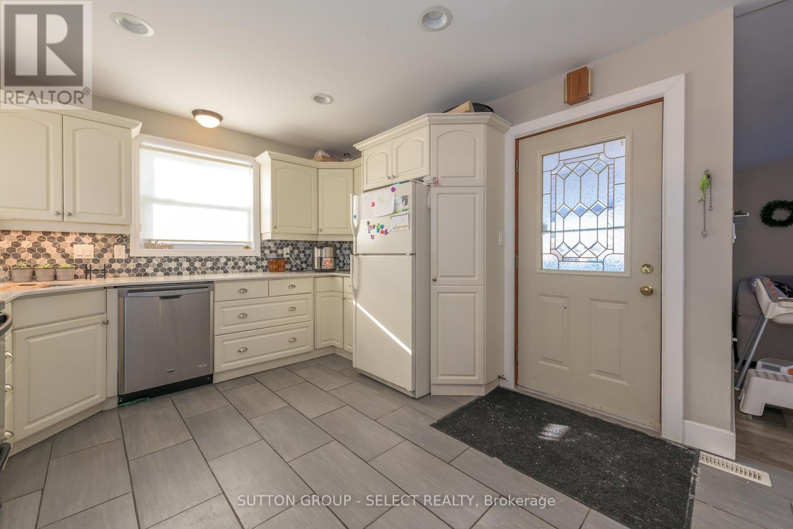 1566 NAIRN AVENUE - 3