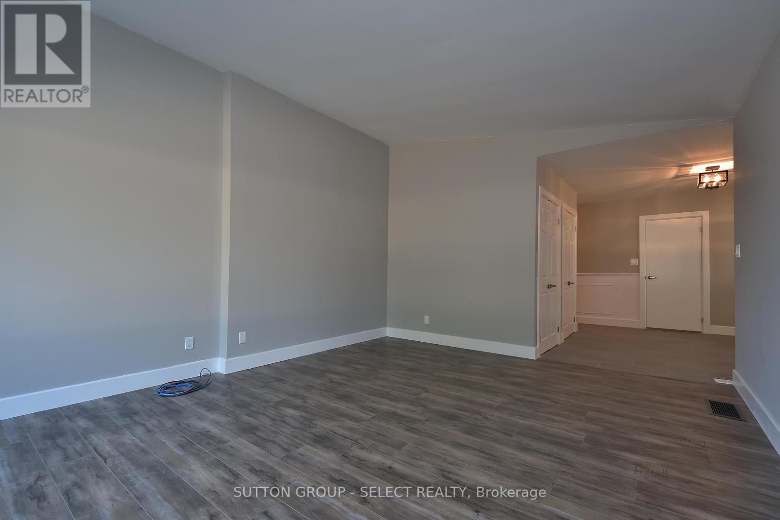 1566 NAIRN AVENUE - 7