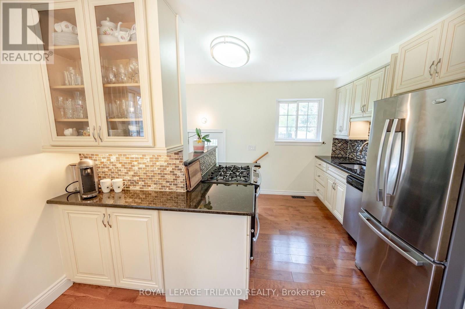 374 GRIFFITH STREET - 11
