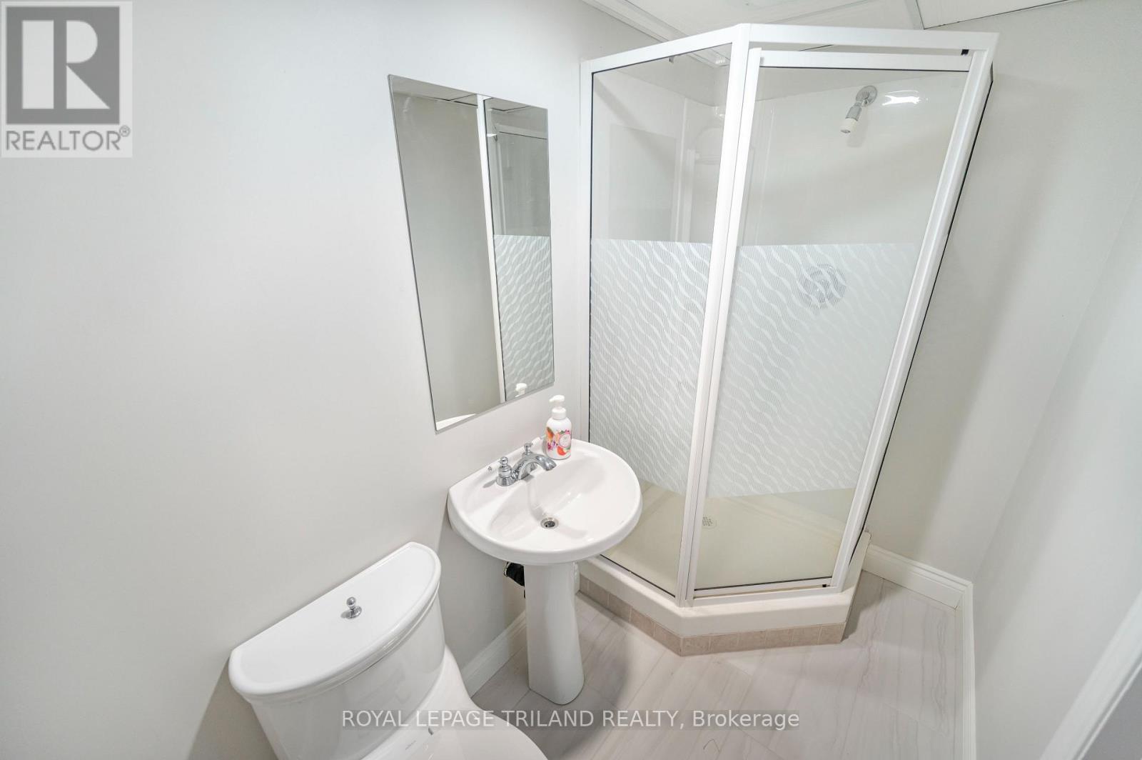 374 GRIFFITH STREET - 21