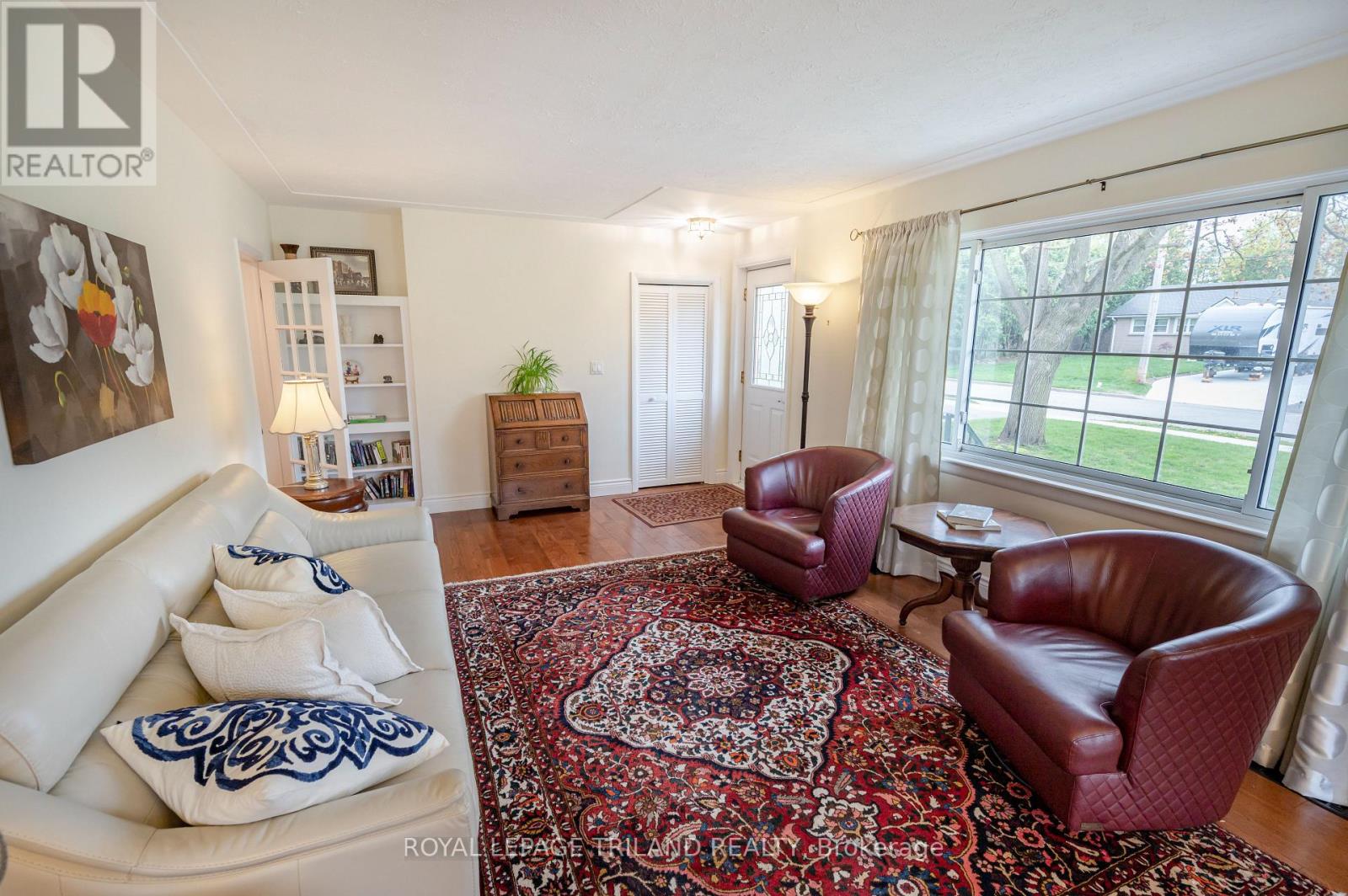 374 GRIFFITH STREET - 6