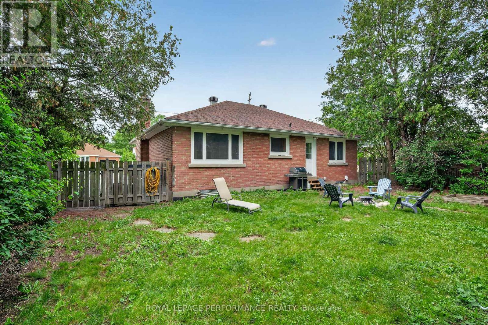 3 Bed, 2 Bath House for Sale in Ottawa – 105 CROWNHILL STREET, Ottawa – MLS# X13485572 - Image 20
