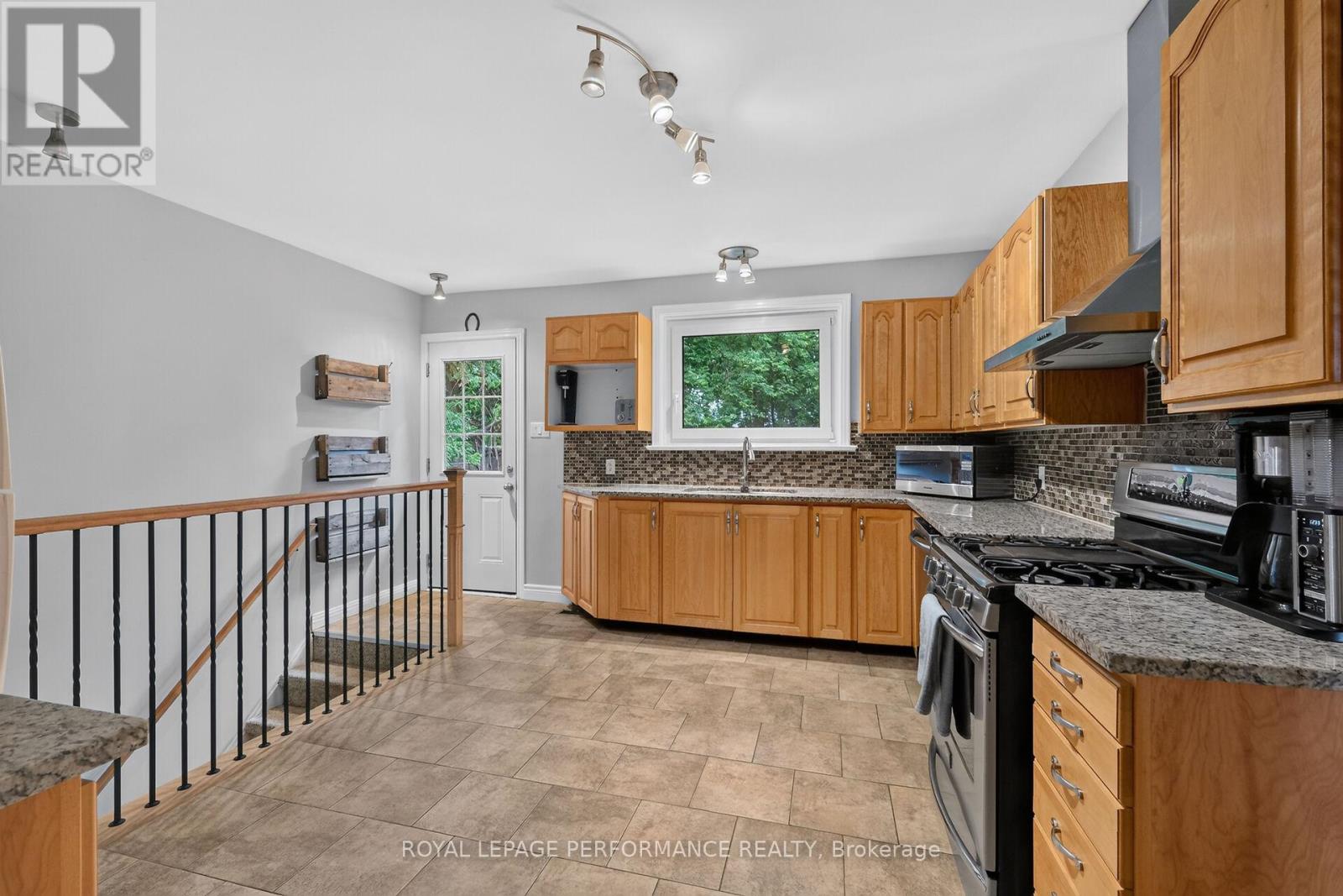 3 Bed, 2 Bath House for Sale in Ottawa – 105 CROWNHILL STREET, Ottawa – MLS# X13485572 - Image 9