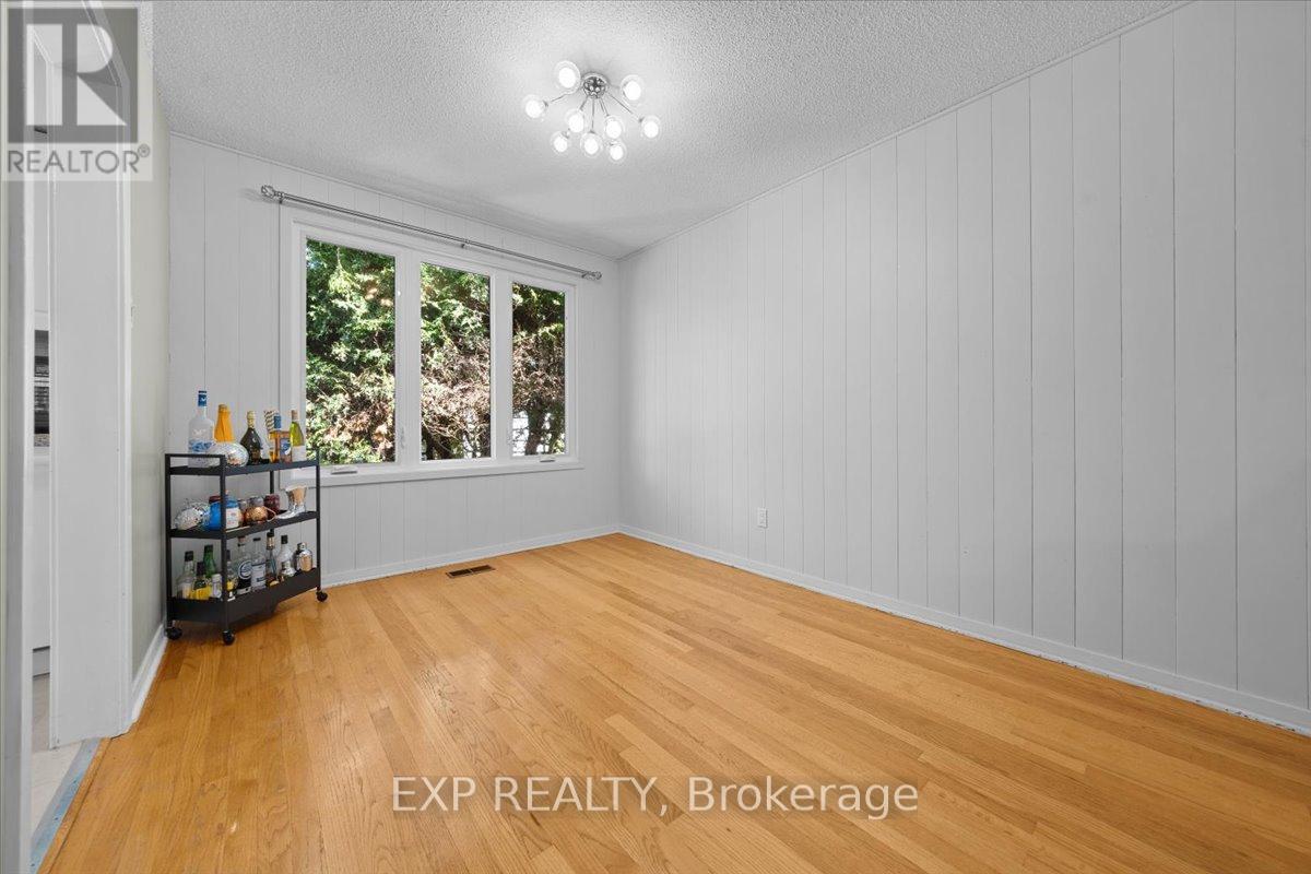 2697 ULSTER CRESCENT - 11