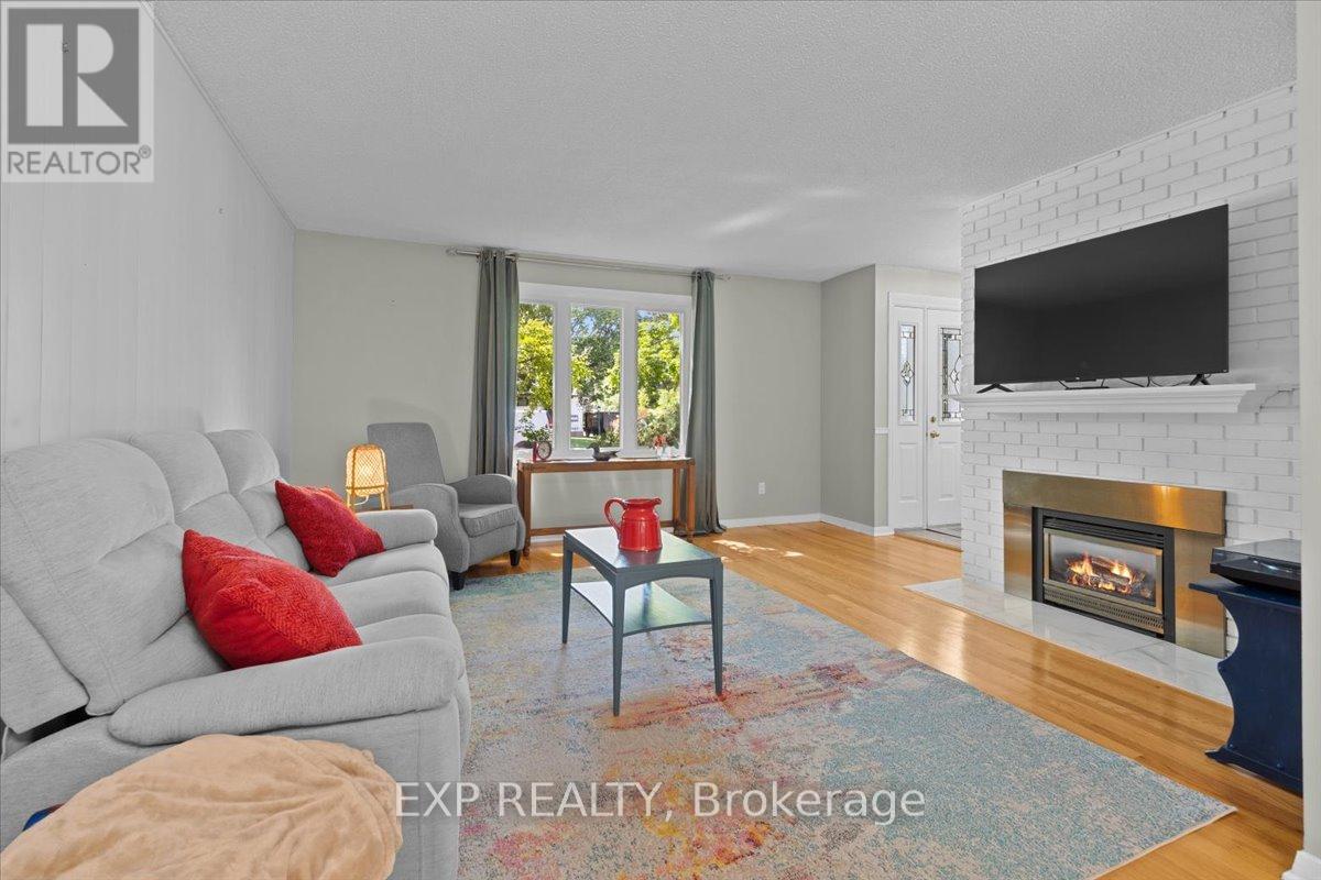 2697 ULSTER CRESCENT - 12