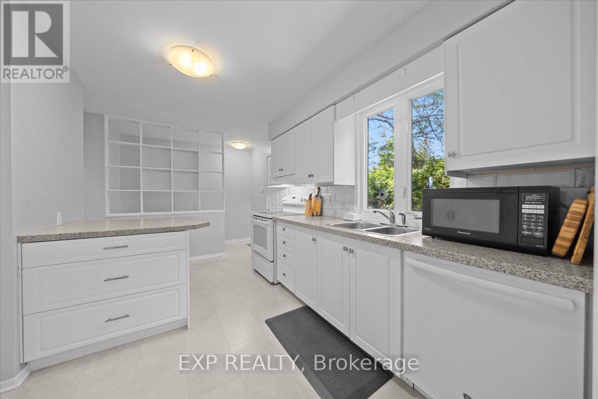 2697 ULSTER CRESCENT - 13