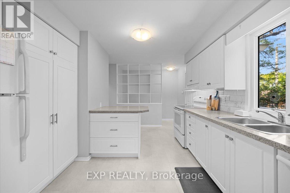 2697 ULSTER CRESCENT - 16