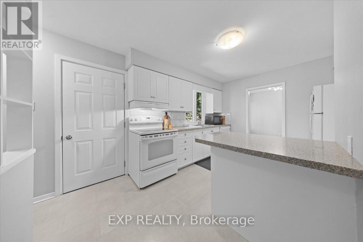 2697 ULSTER CRESCENT - 18