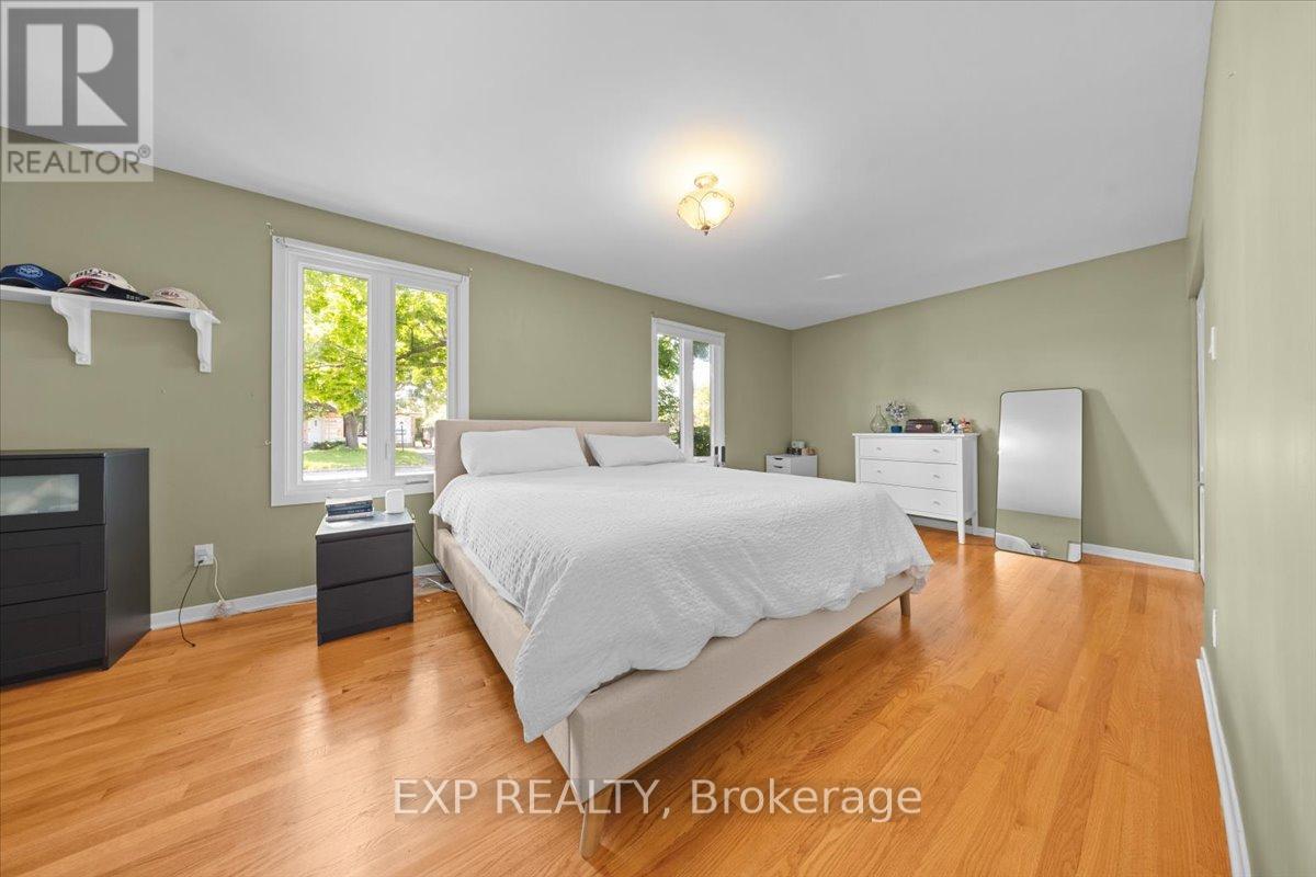 2697 ULSTER CRESCENT - 22