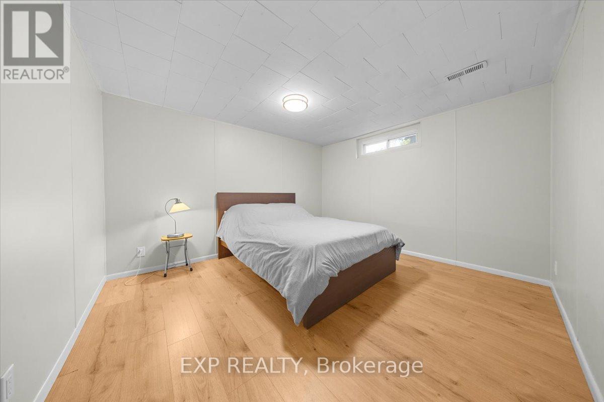2697 ULSTER CRESCENT - 31