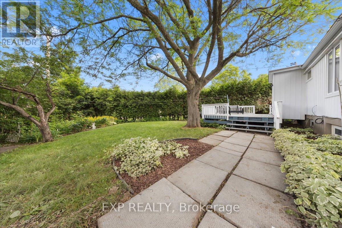 2697 ULSTER CRESCENT - 32