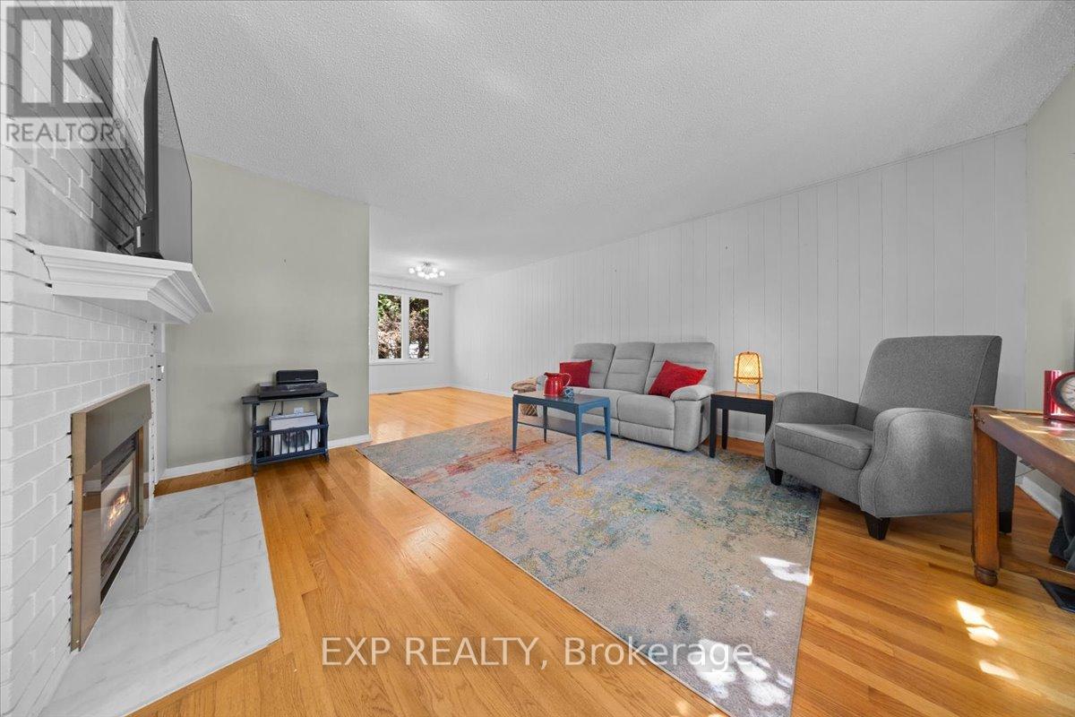 2697 ULSTER CRESCENT - 6
