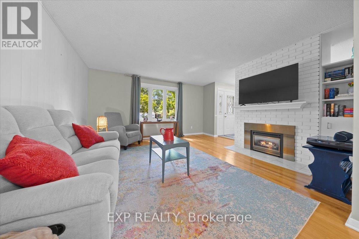 2697 ULSTER CRESCENT - 7