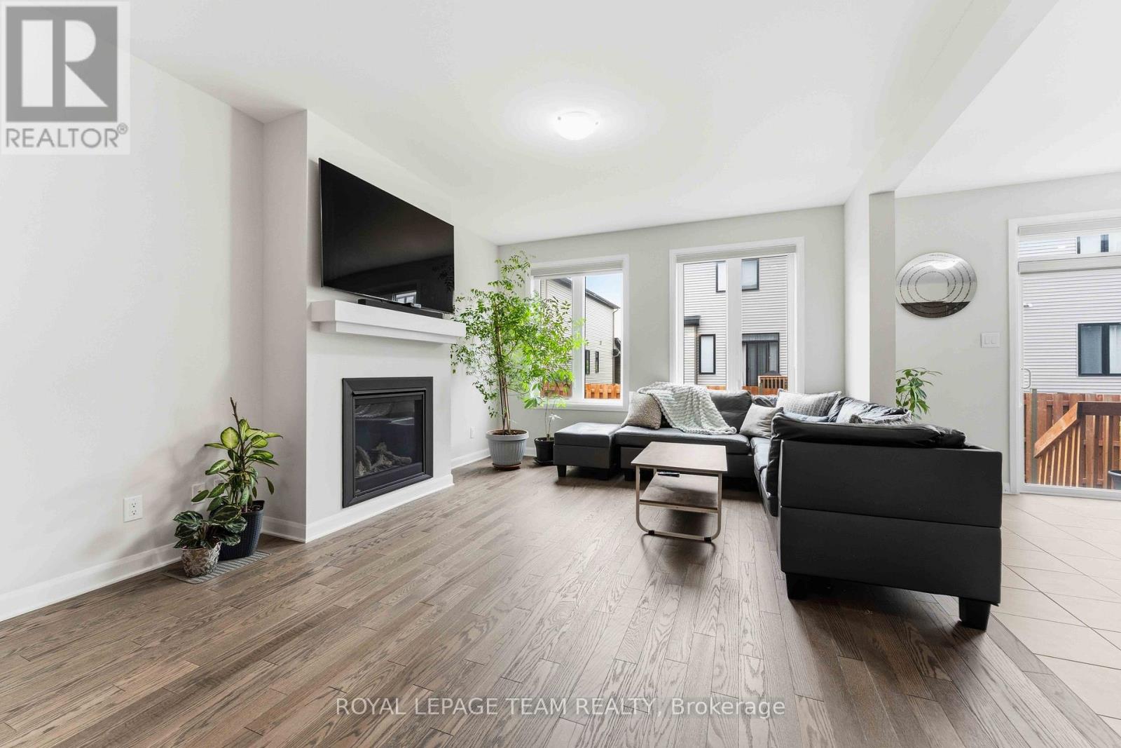 332 ELSIE MACGILL WALK - 10