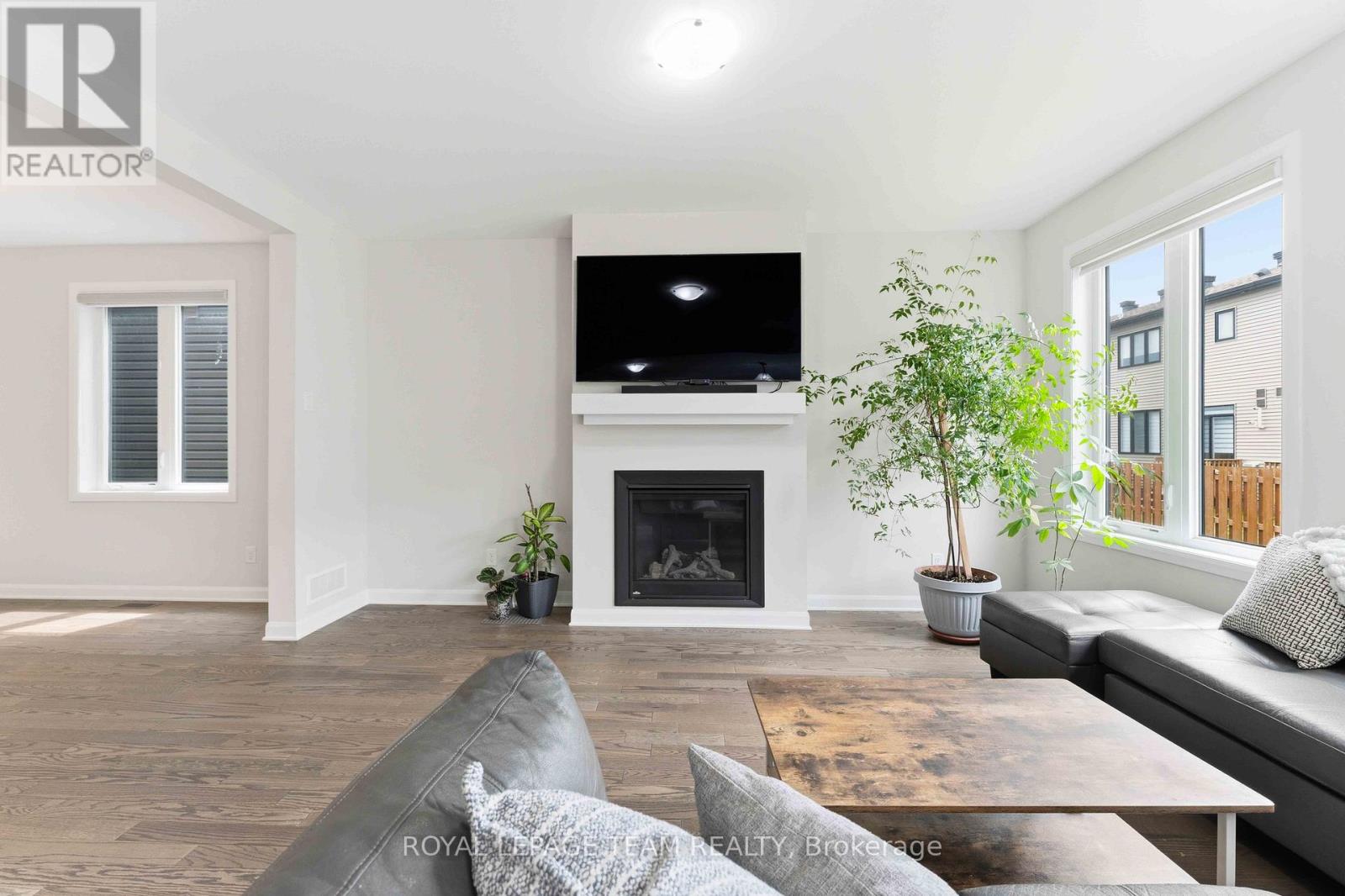 332 ELSIE MACGILL WALK - 12