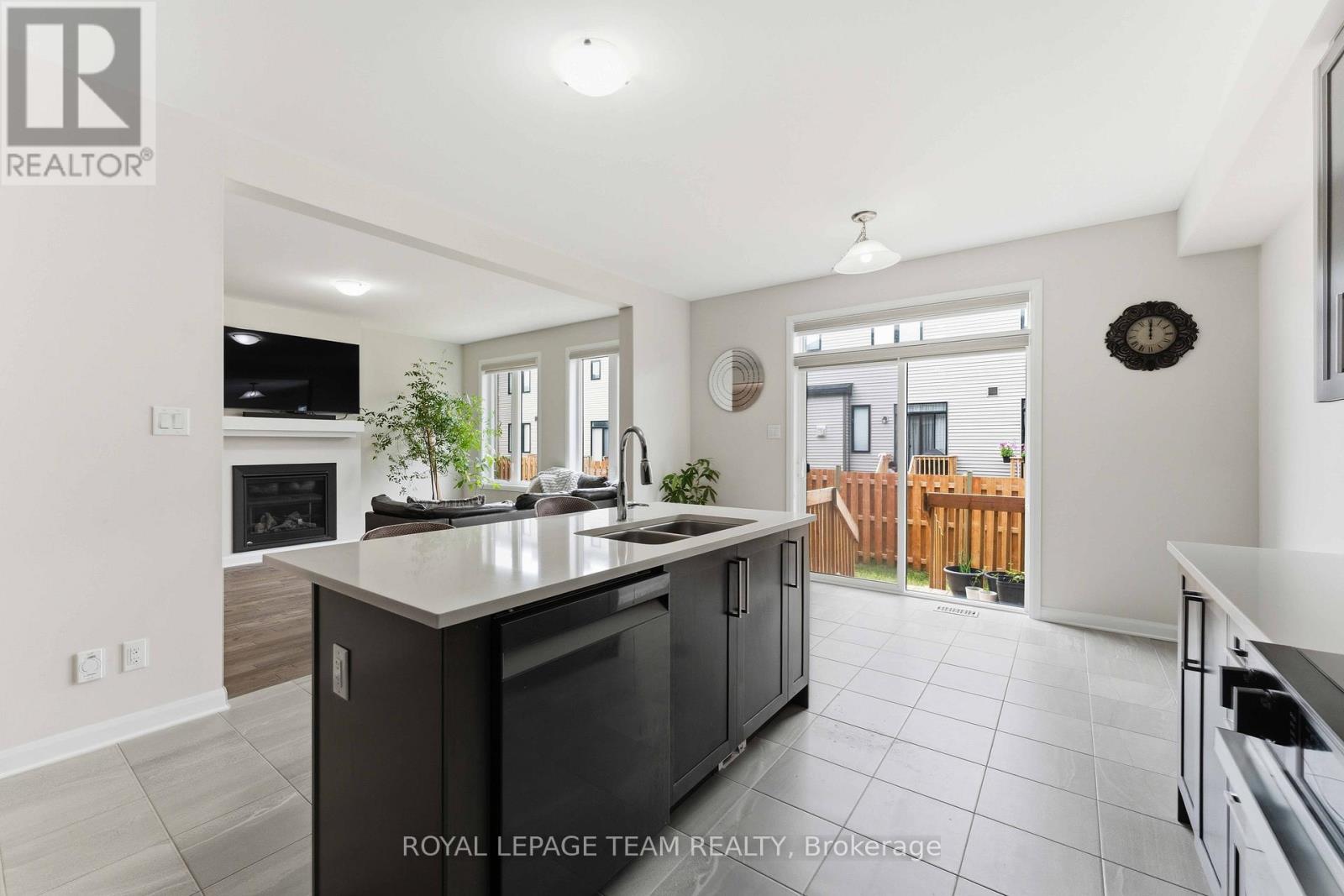 332 ELSIE MACGILL WALK - 15