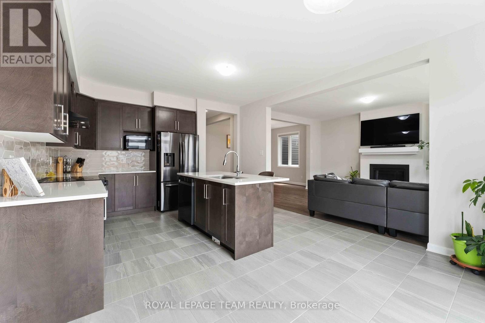 332 ELSIE MACGILL WALK - 16