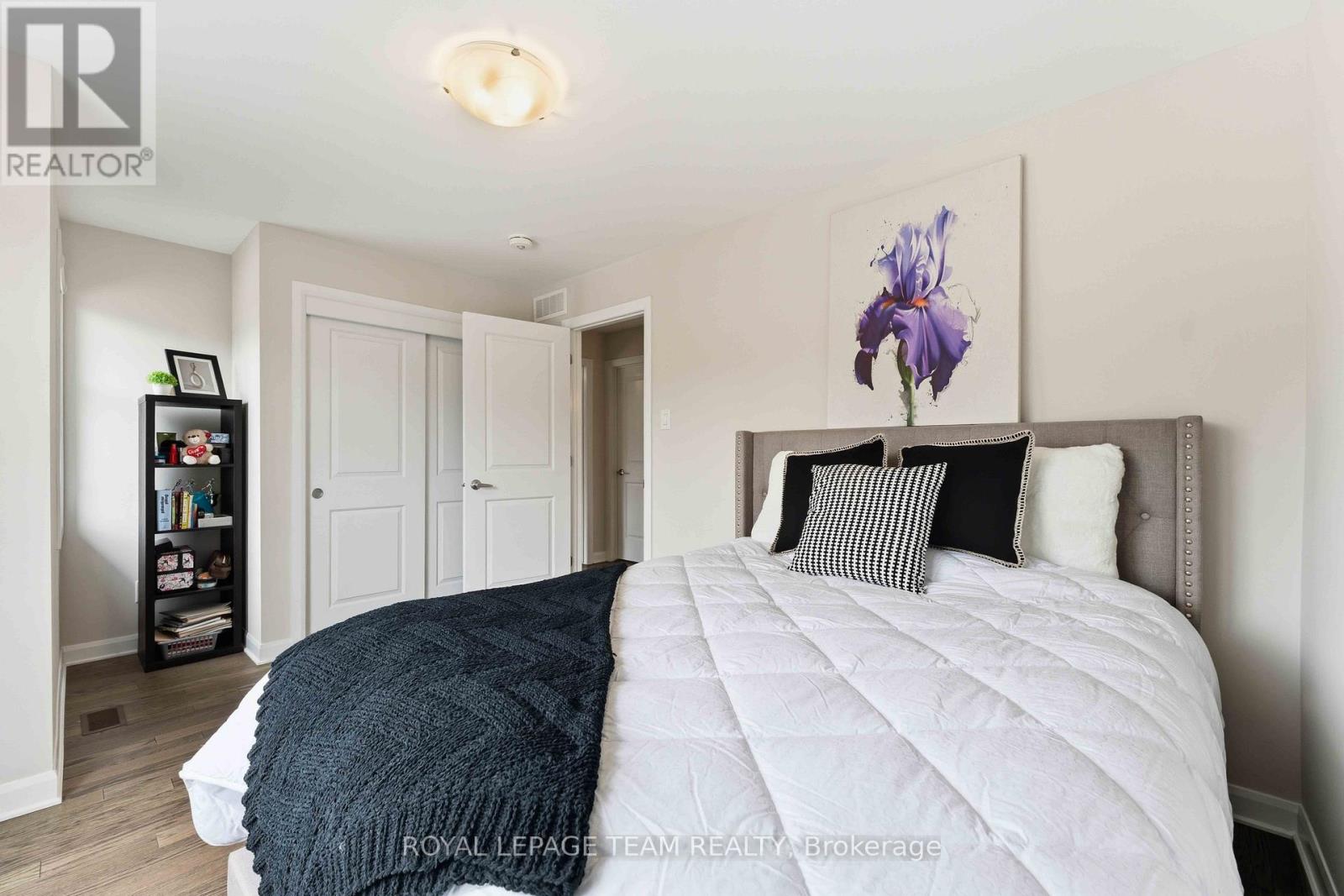 332 ELSIE MACGILL WALK - 34