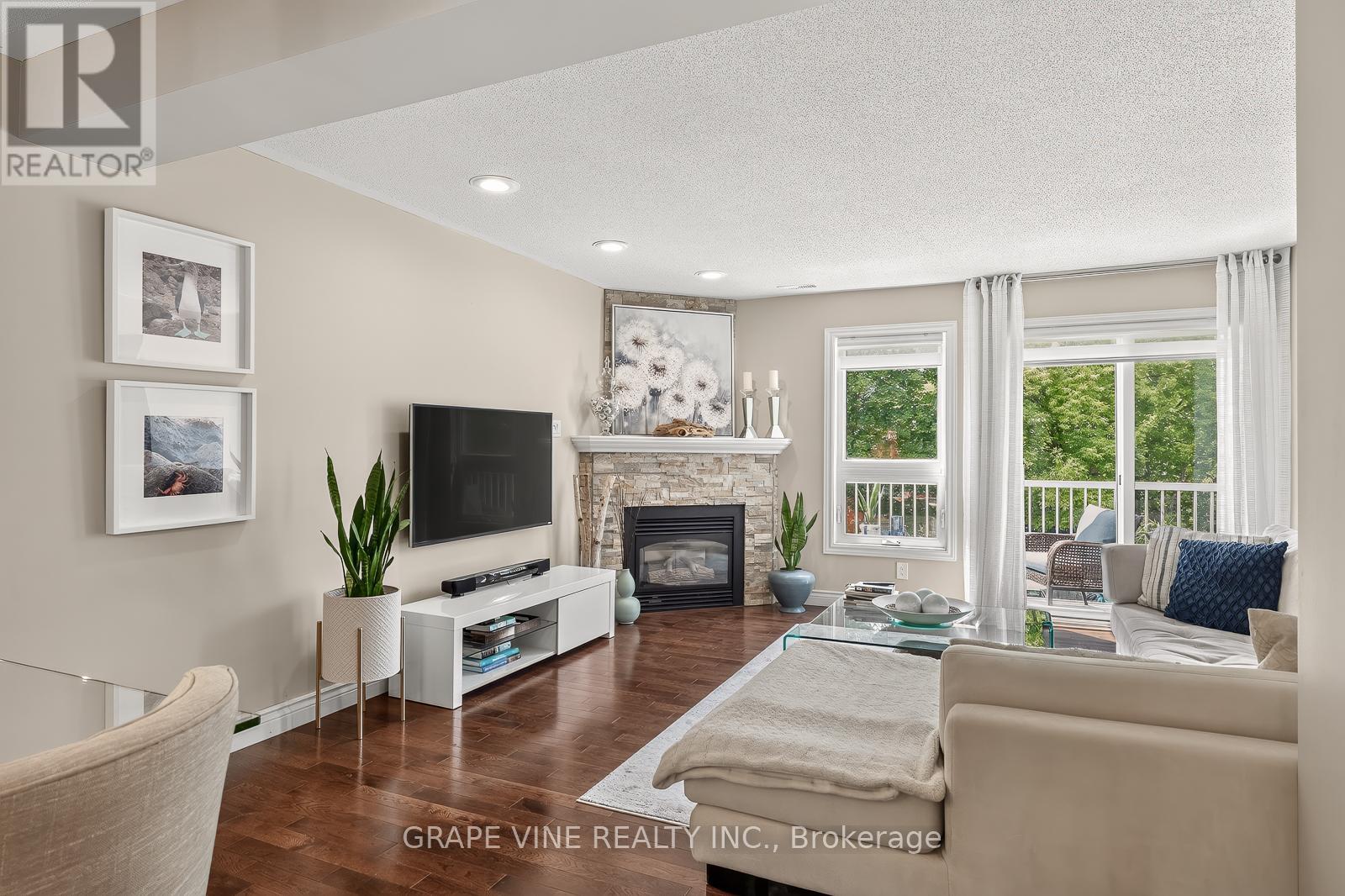 2 Bed, 2 Bath House for Sale in Ottawa – 14 – 280 BAY STREET, Ottawa – MLS# X13485758 - Image 10