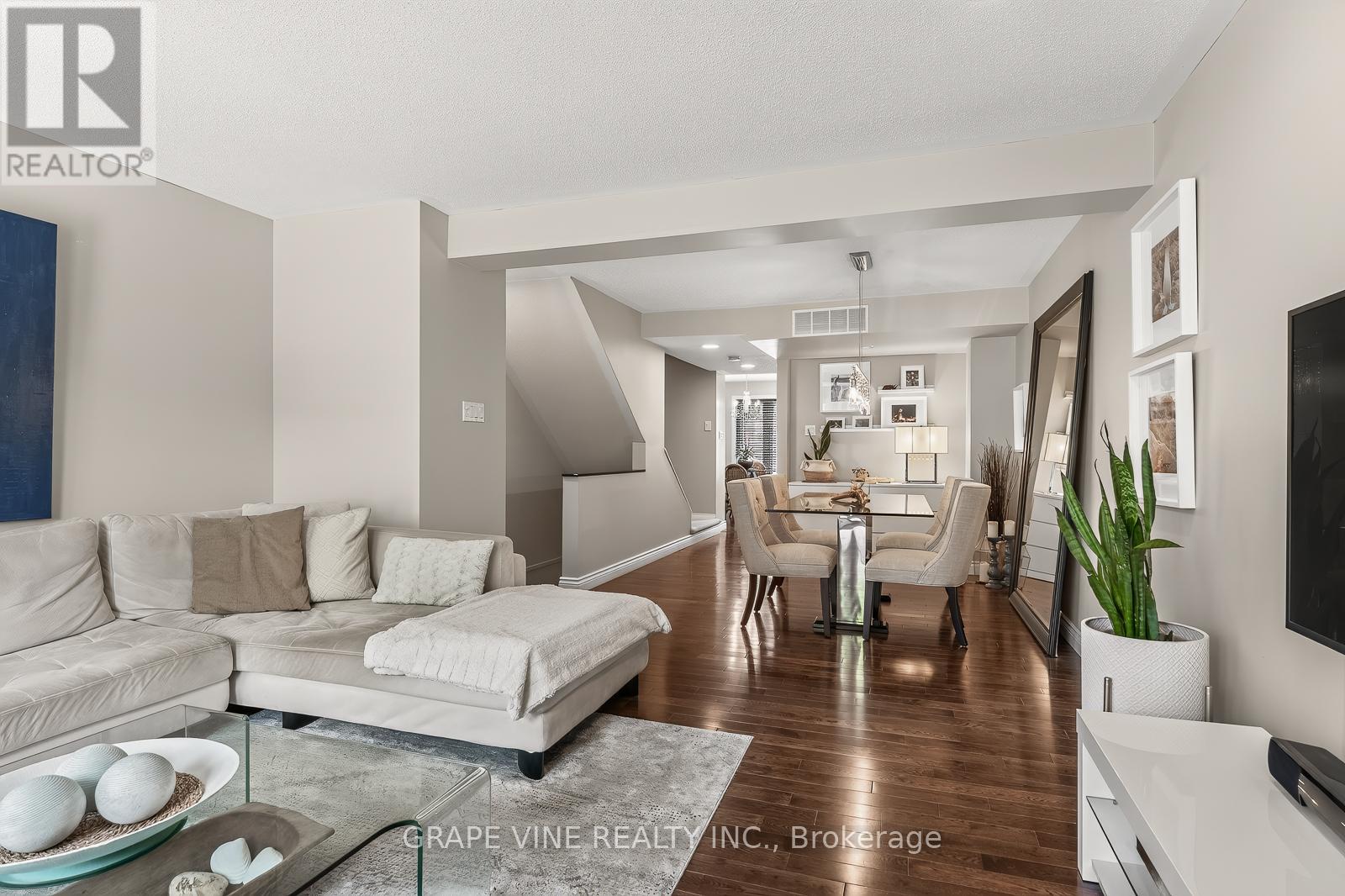 2 Bed, 2 Bath House for Sale in Ottawa – 14 – 280 BAY STREET, Ottawa – MLS# X13485758 - Image 13