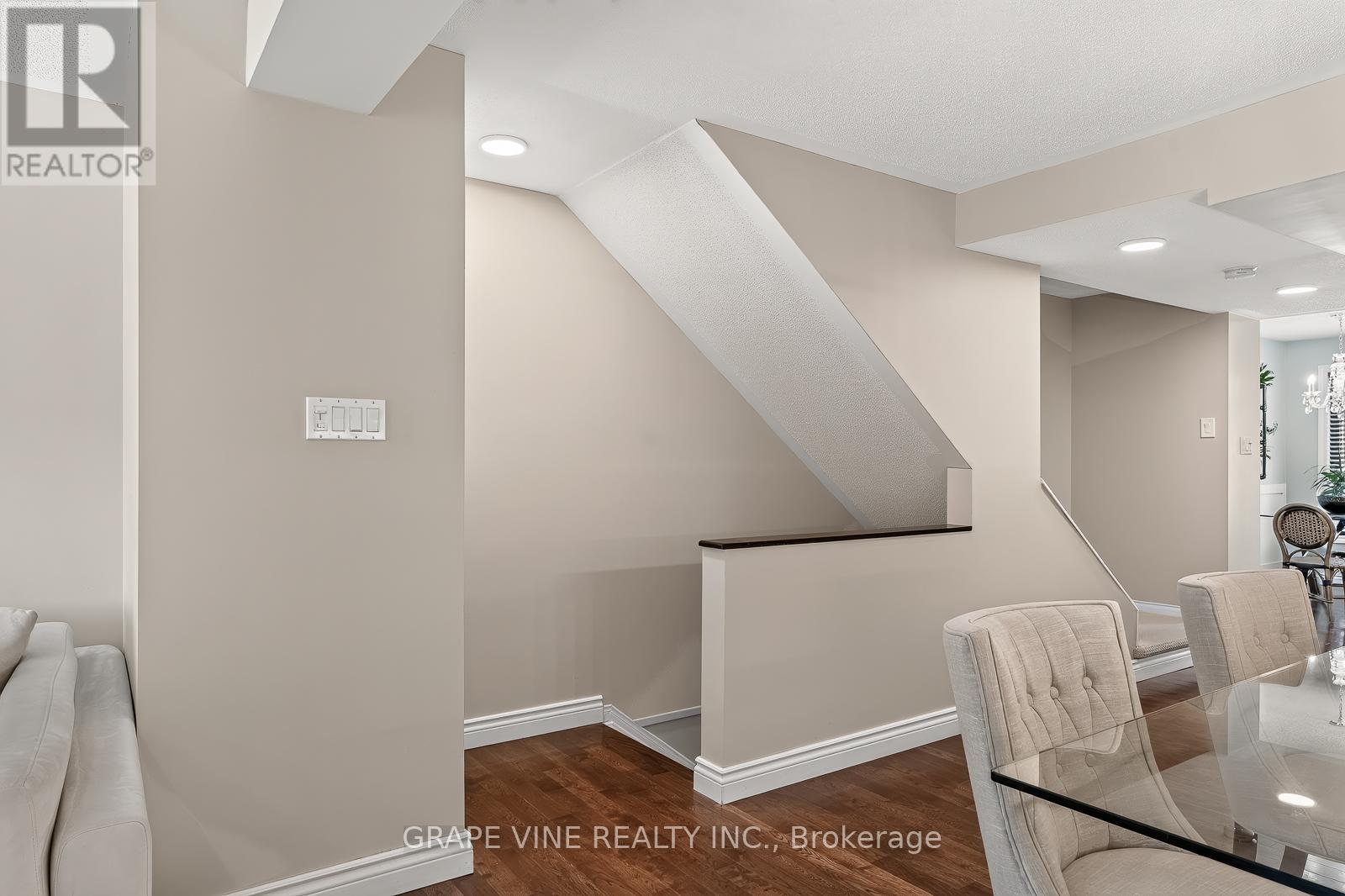 2 Bed, 2 Bath House for Sale in Ottawa – 14 – 280 BAY STREET, Ottawa – MLS# X13485758 - Image 9