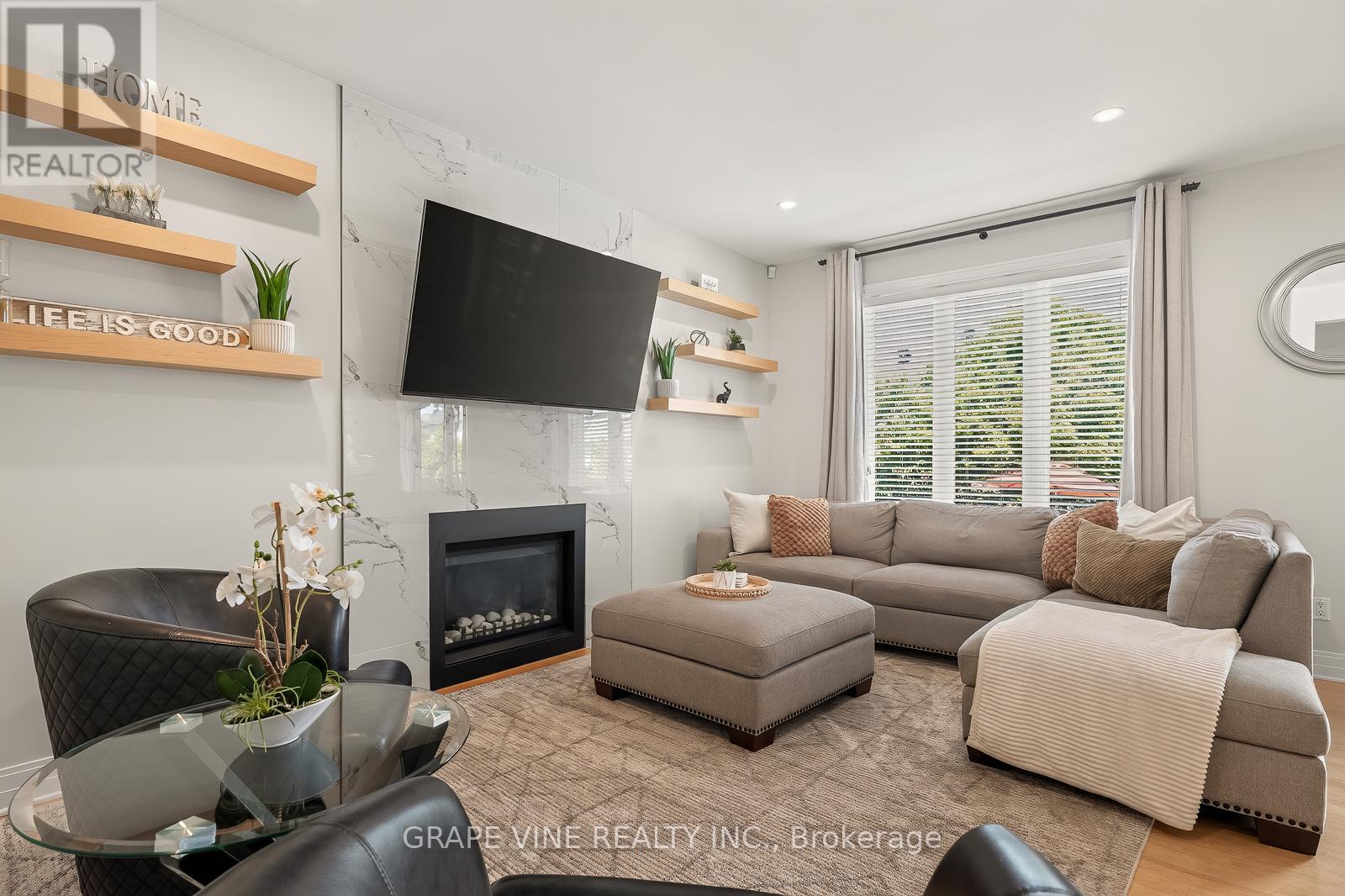 523 ADAMSON CRESCENT - 15