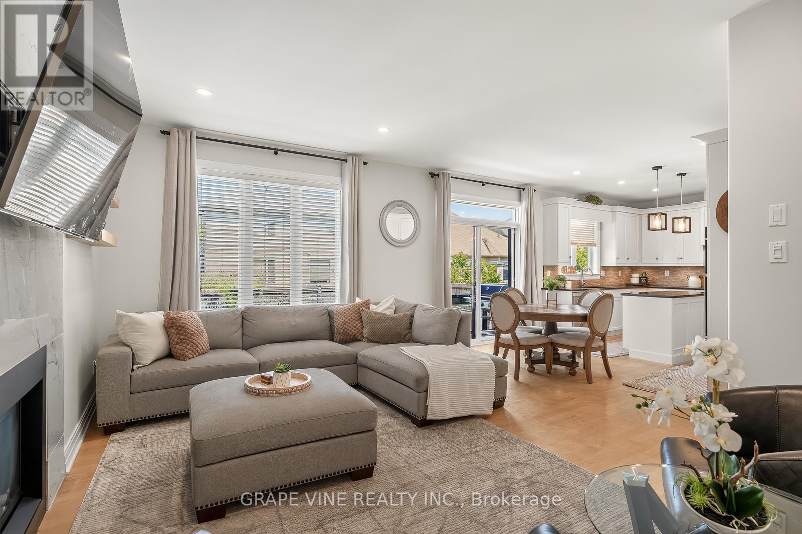 523 ADAMSON CRESCENT - 16