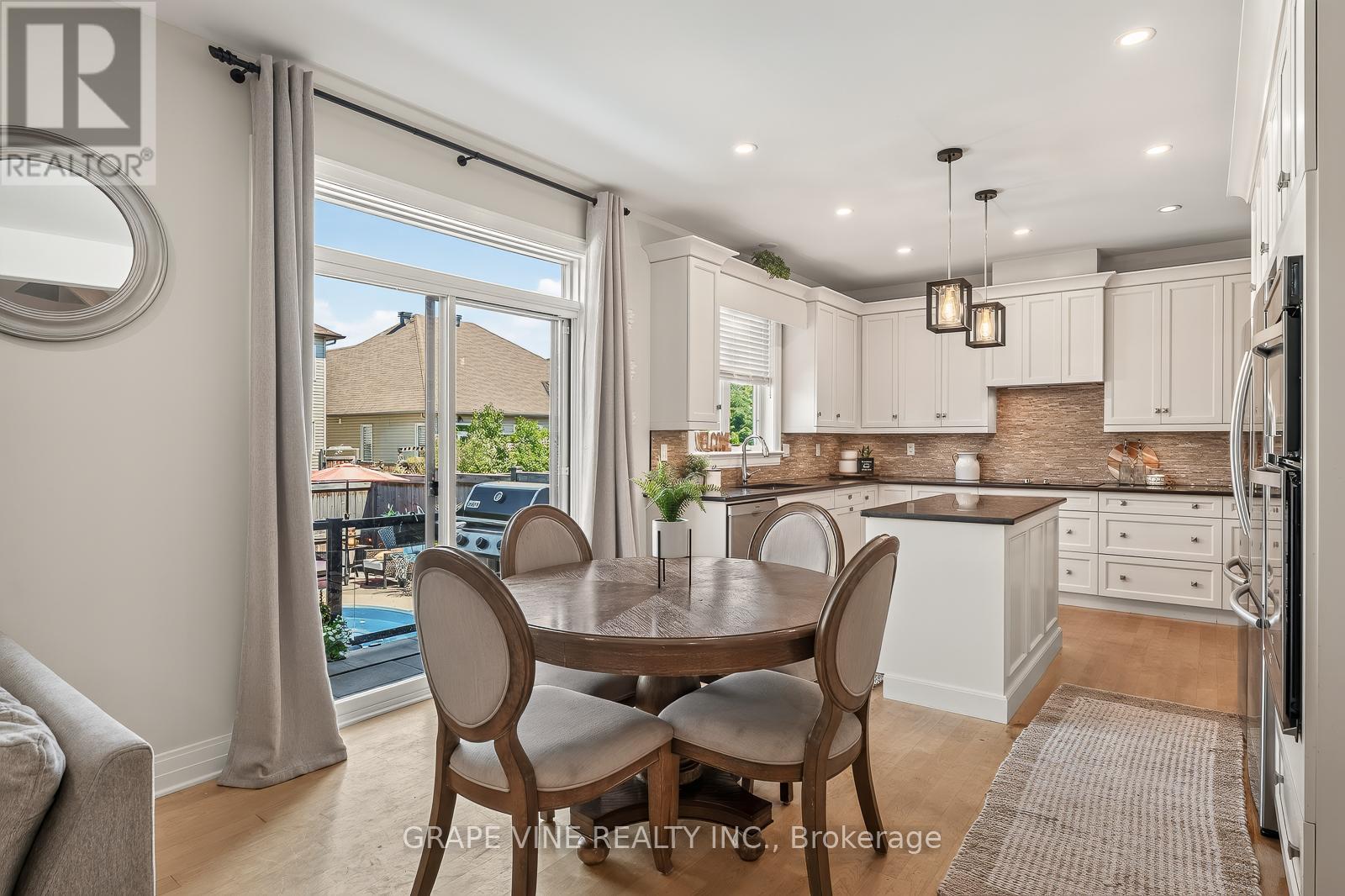 523 ADAMSON CRESCENT - 17