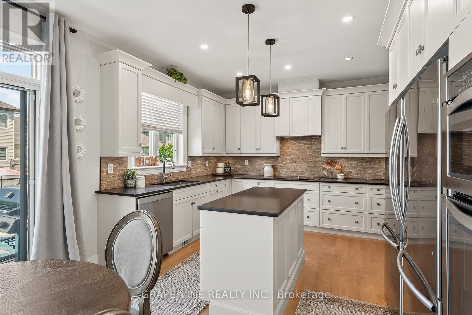 523 ADAMSON CRESCENT - 18