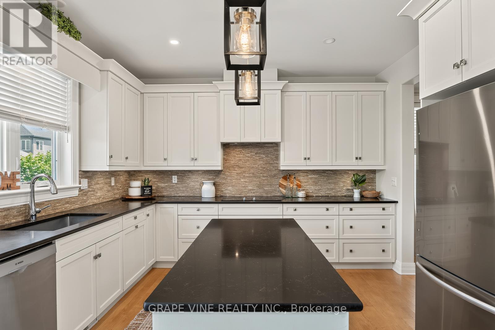 523 ADAMSON CRESCENT - 19