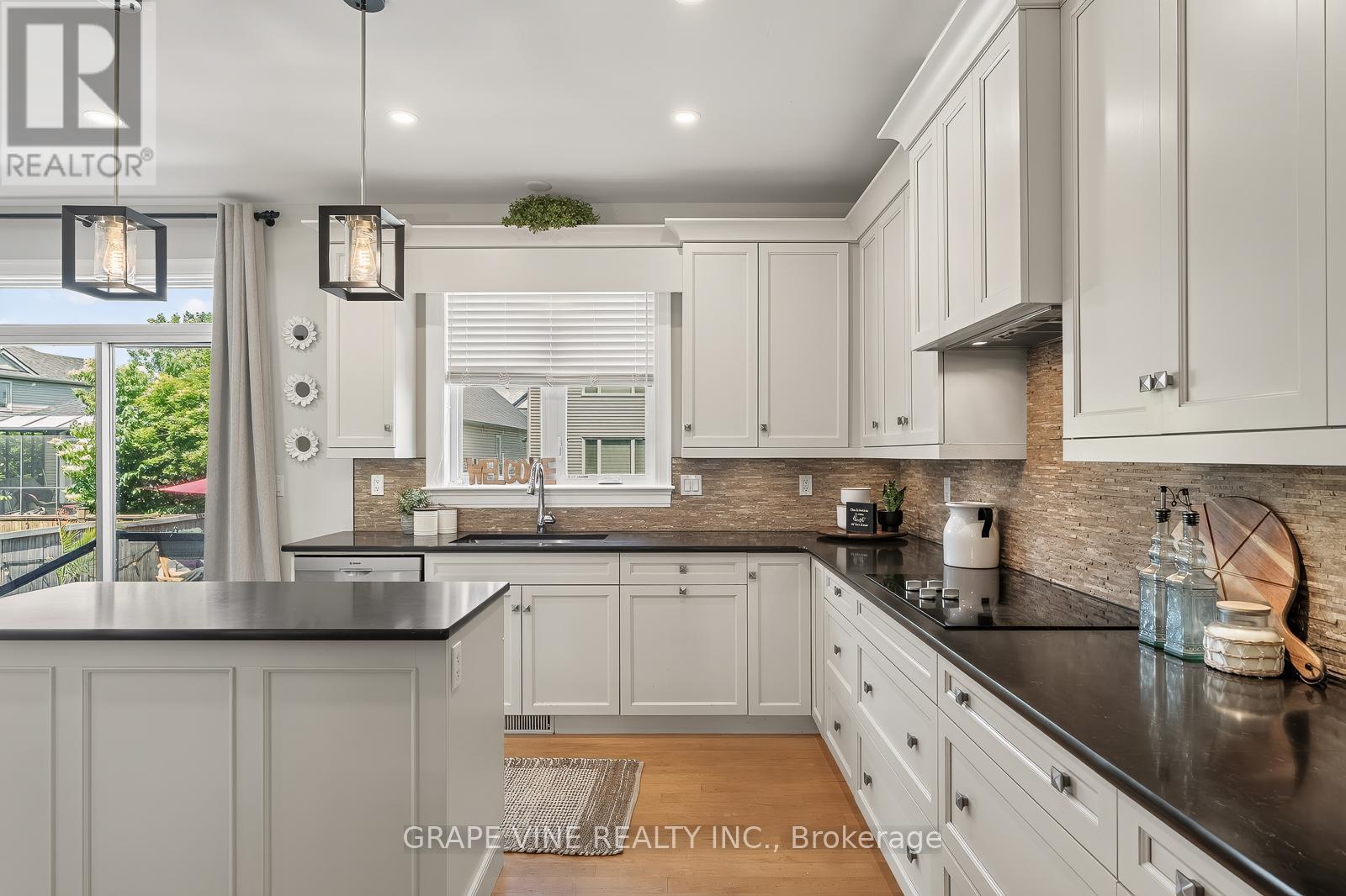 523 ADAMSON CRESCENT - 20