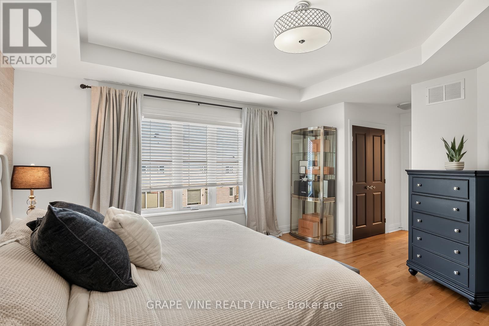 523 ADAMSON CRESCENT - 27