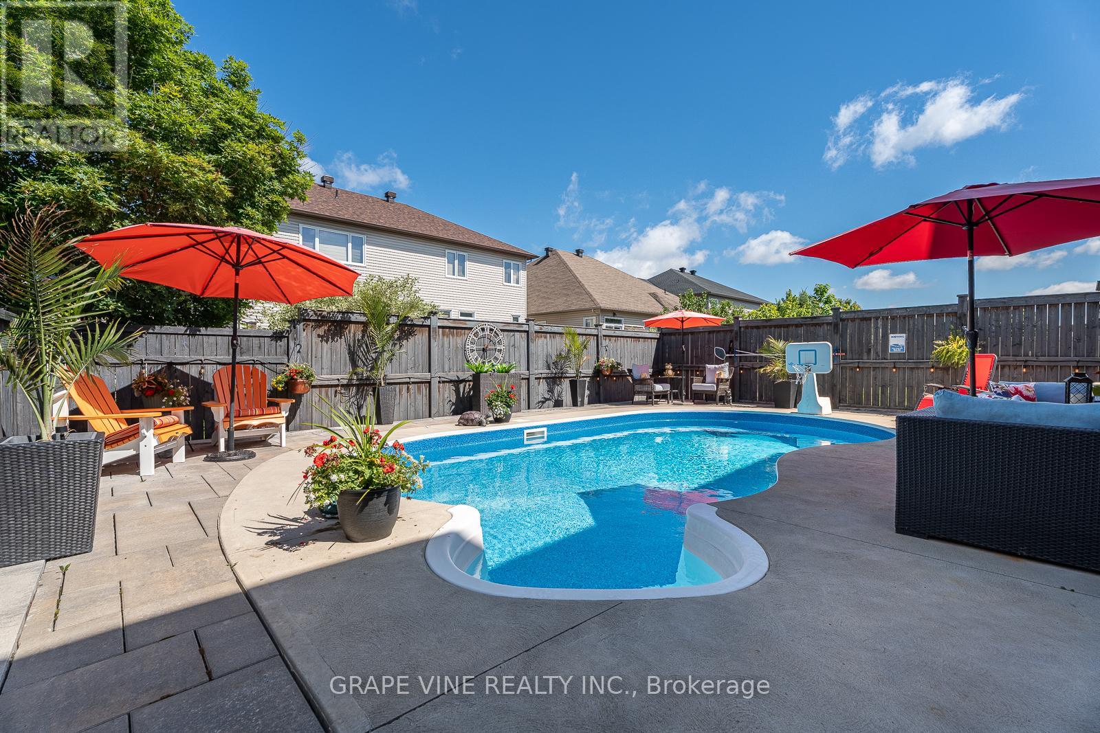 523 ADAMSON CRESCENT - 3