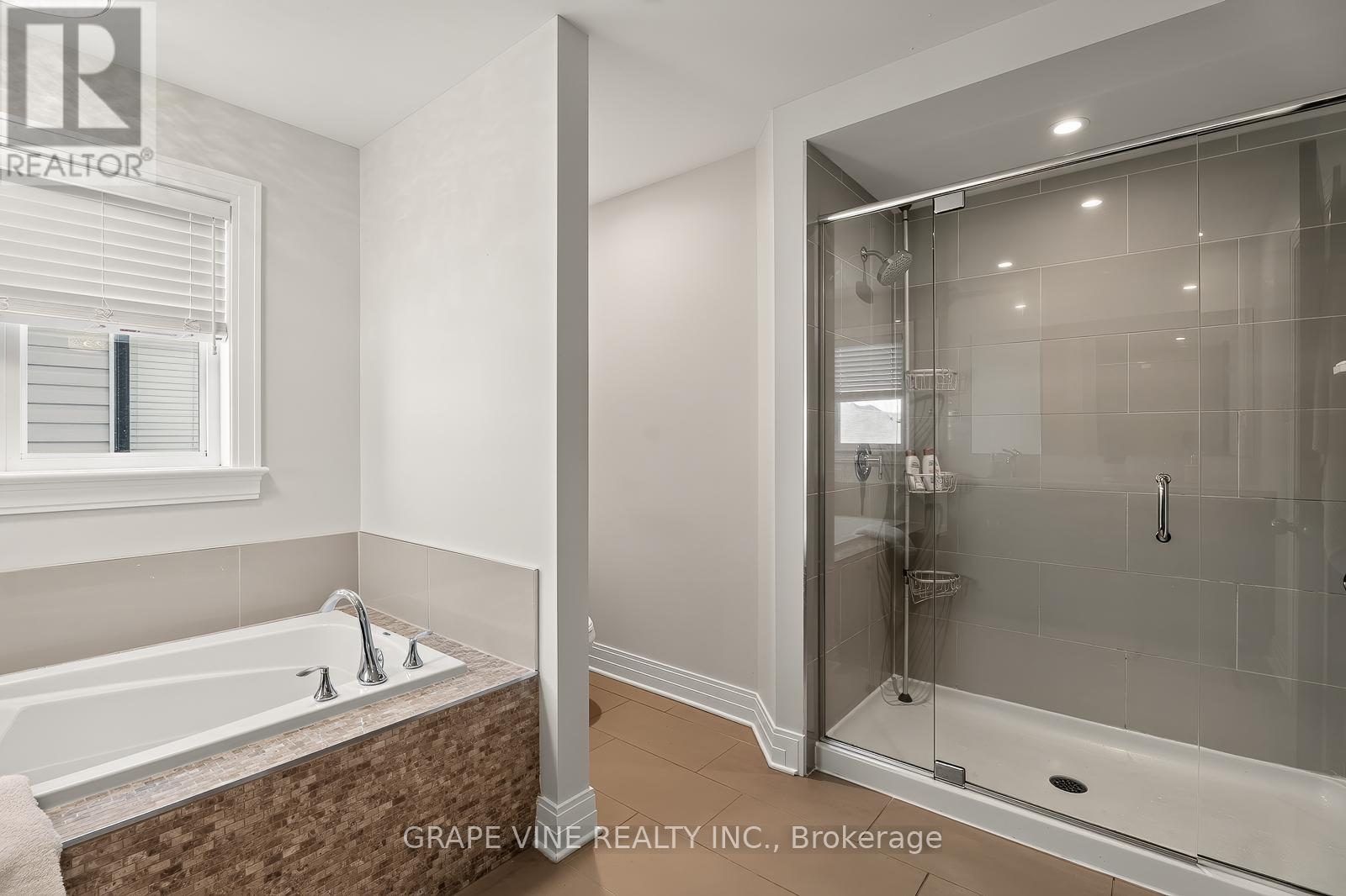 523 ADAMSON CRESCENT - 30