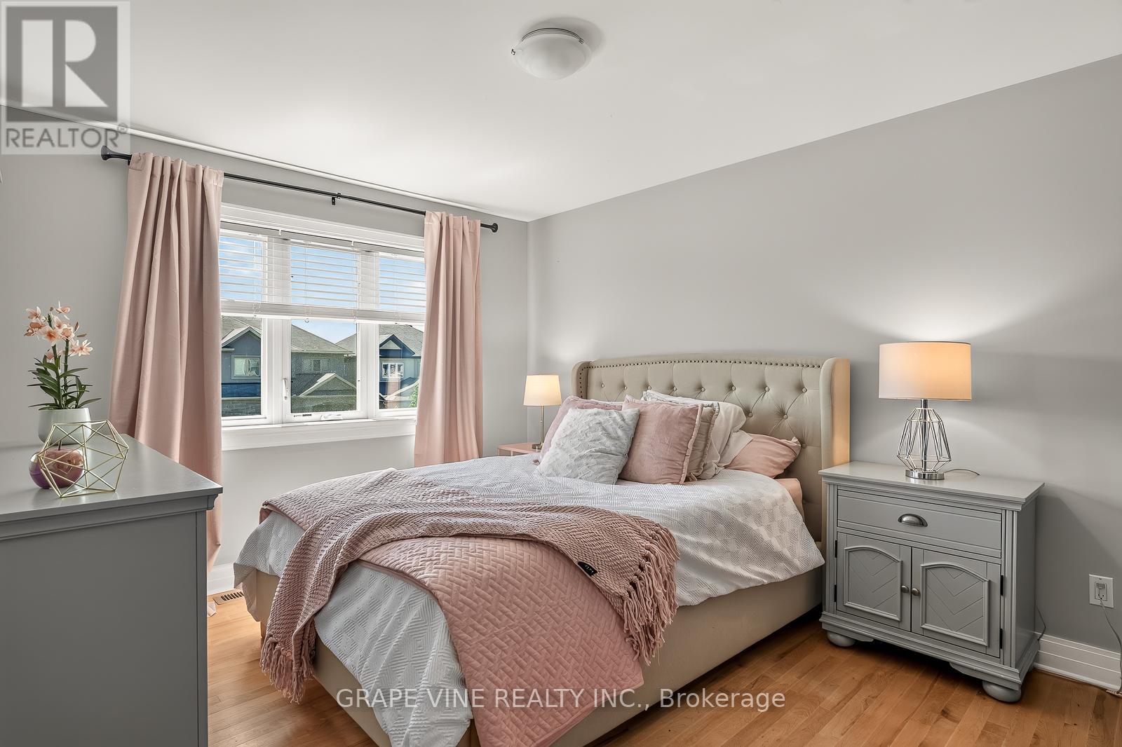 523 ADAMSON CRESCENT - 32