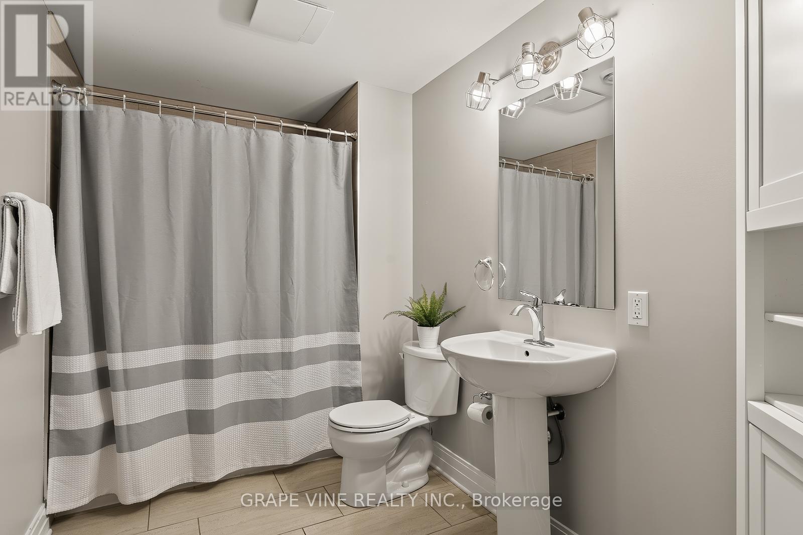 523 ADAMSON CRESCENT - 38
