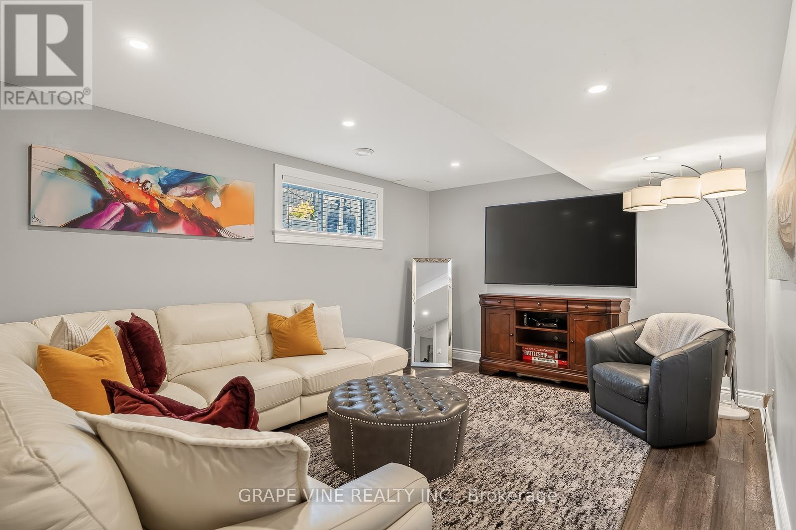 523 ADAMSON CRESCENT - 40