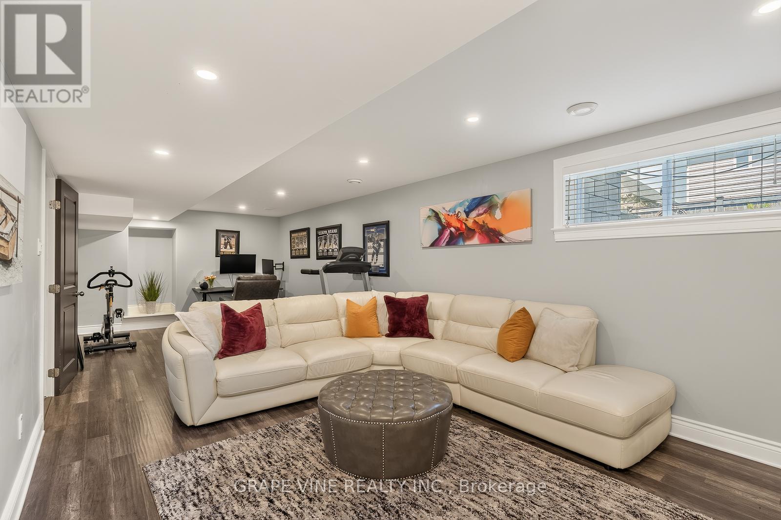 523 ADAMSON CRESCENT - 41