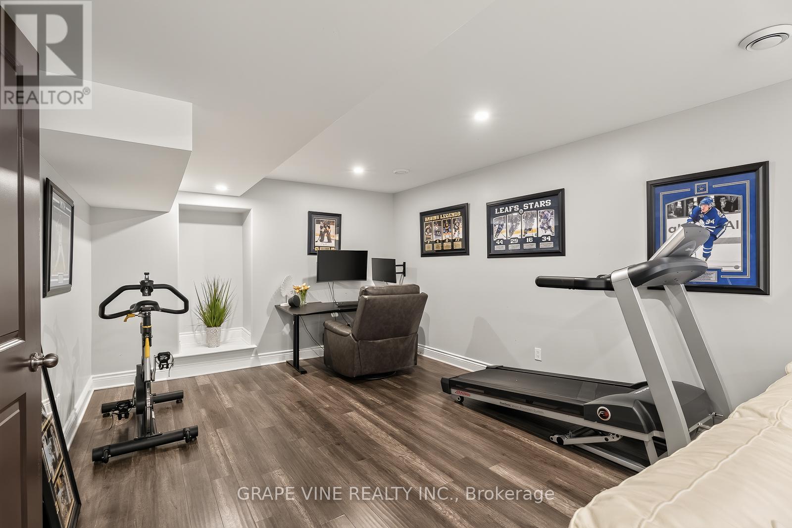 523 ADAMSON CRESCENT - 42