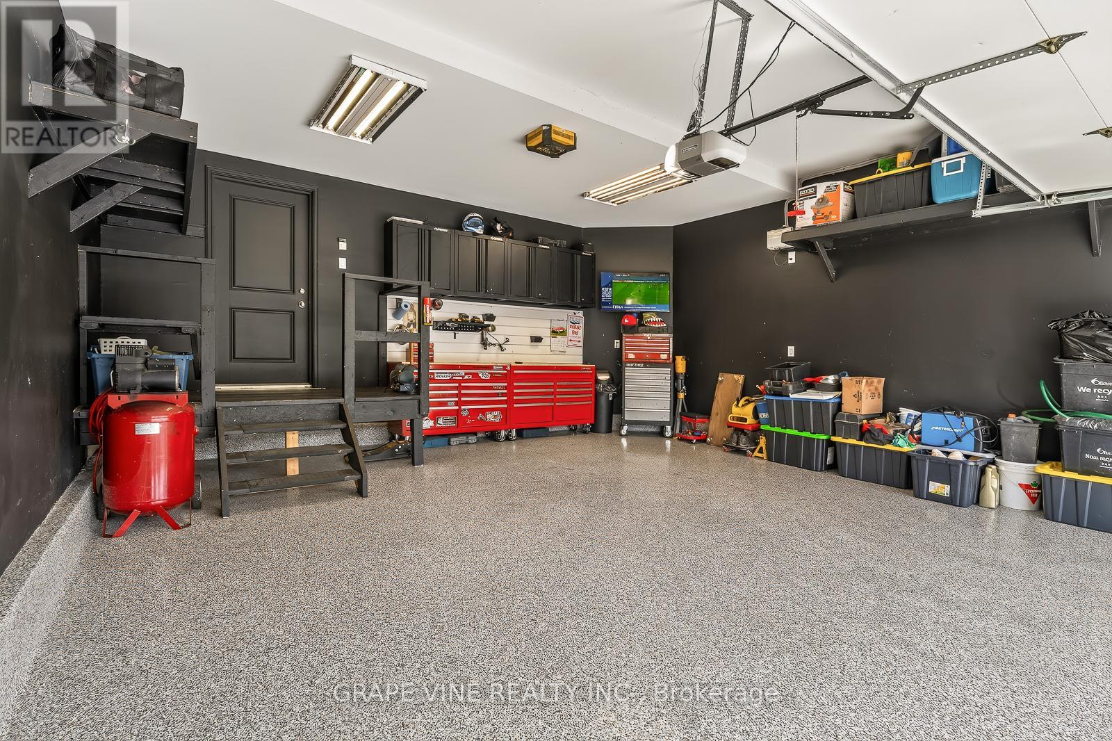 523 ADAMSON CRESCENT - 46