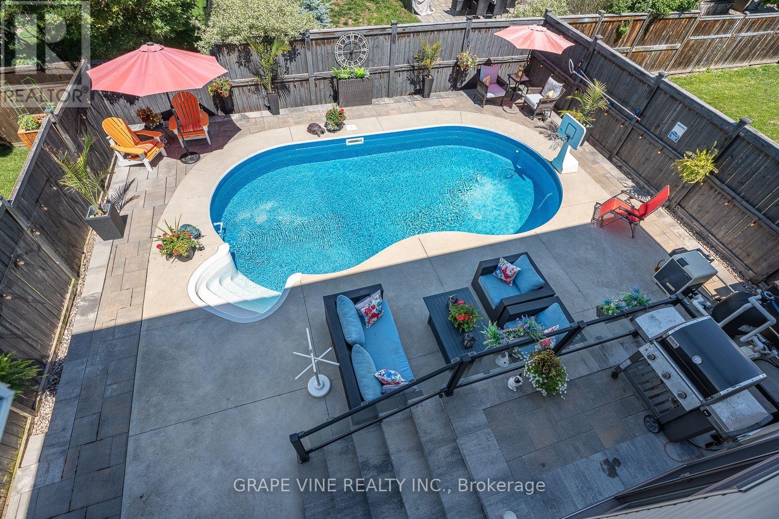 523 ADAMSON CRESCENT - 8