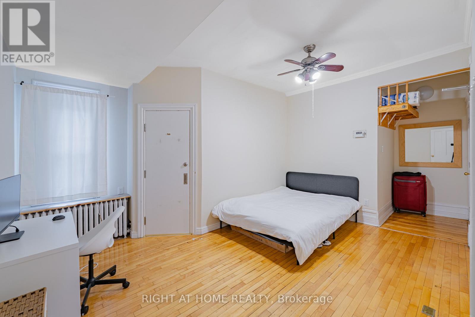 1 Bed, 1 Bath House for Rent in Ottawa – B – 220 LYON STREET N, Ottawa – MLS# X13485924 - Image 7