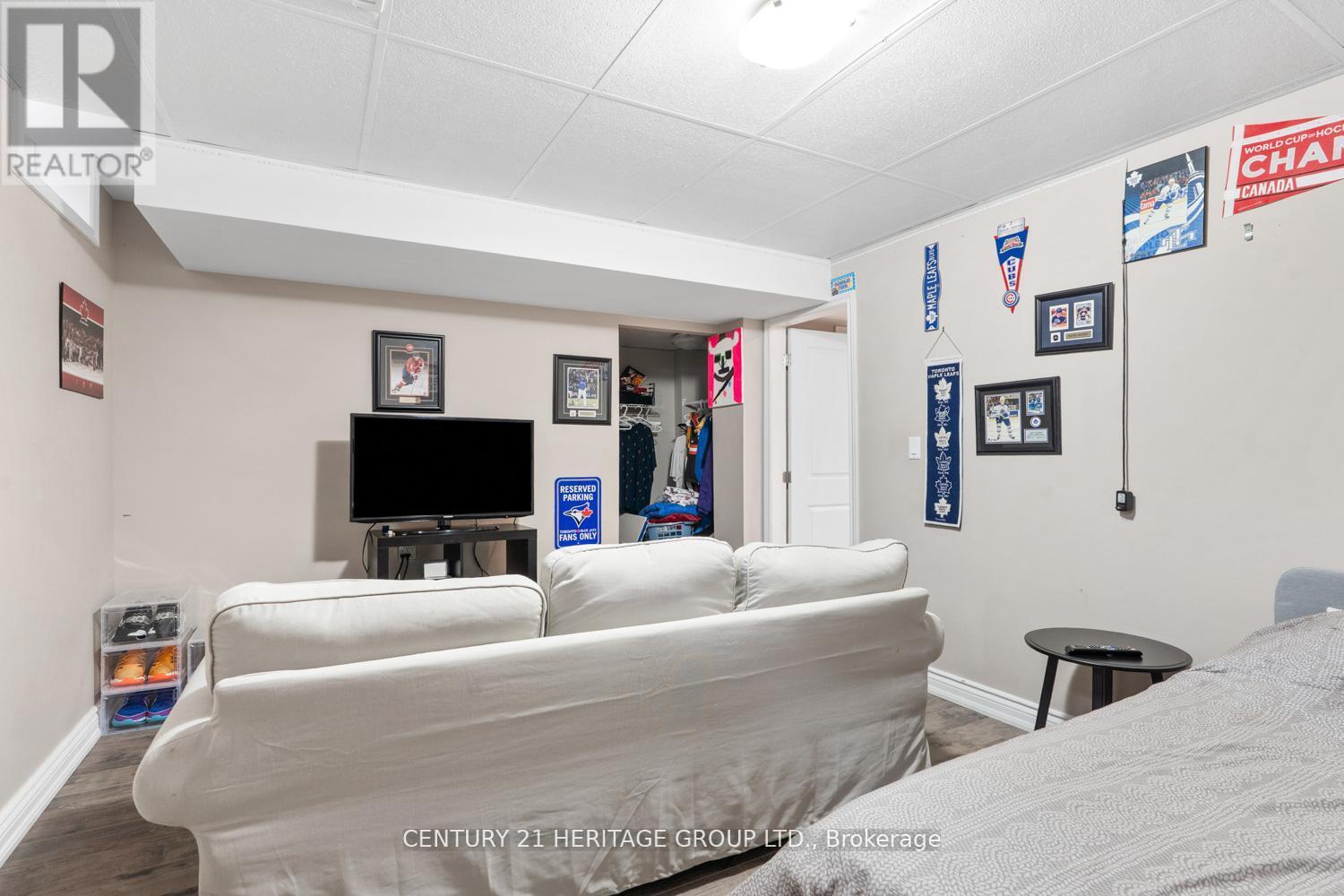 67 ALEX CAMPBELL CRESCENT - 41