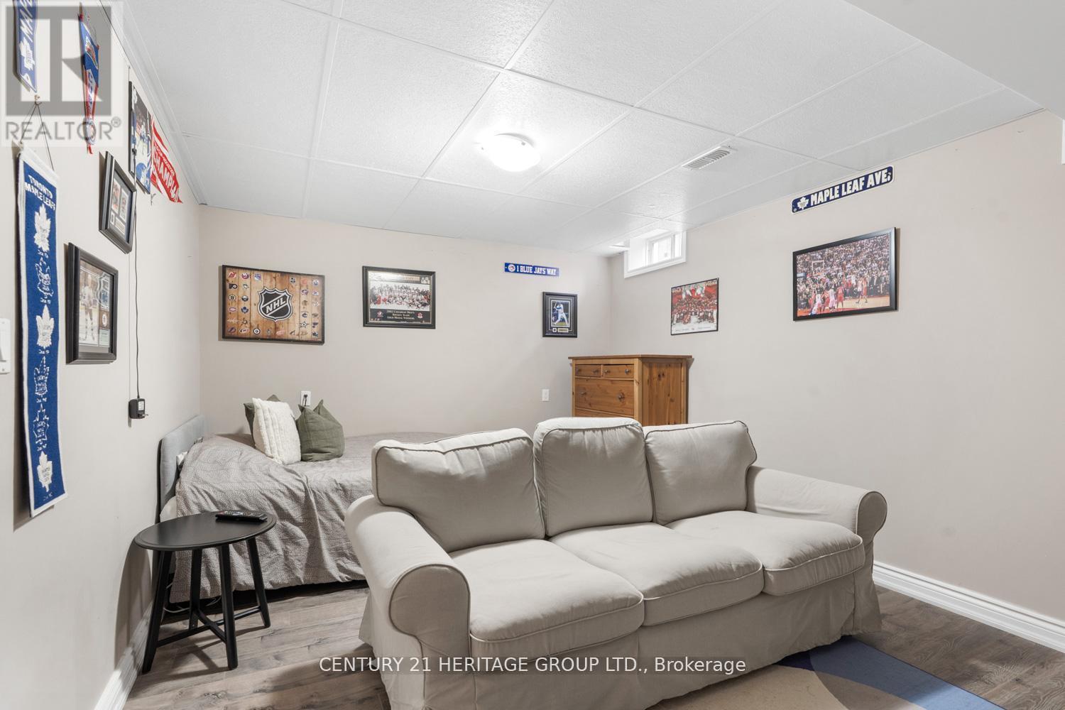 67 ALEX CAMPBELL CRESCENT - 40