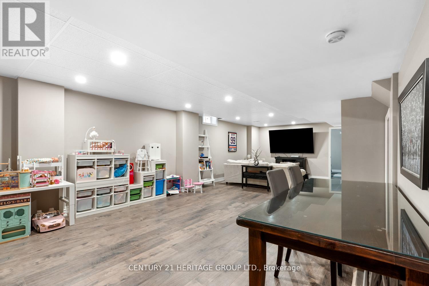 67 ALEX CAMPBELL CRESCENT - 37