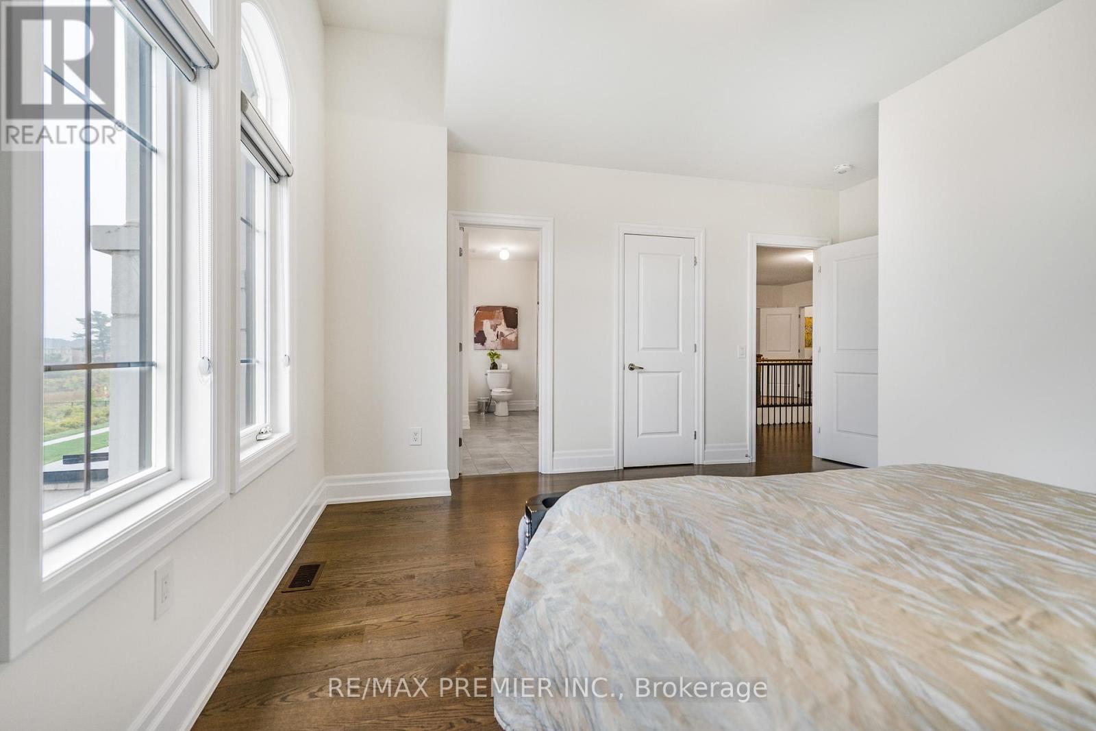 30 ENCLAVE COURT - 34