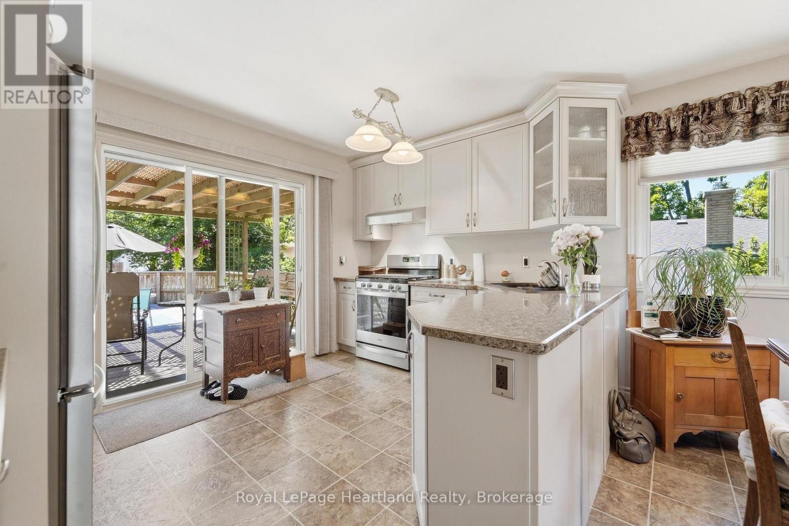 235 HINCKS STREET - Image 10