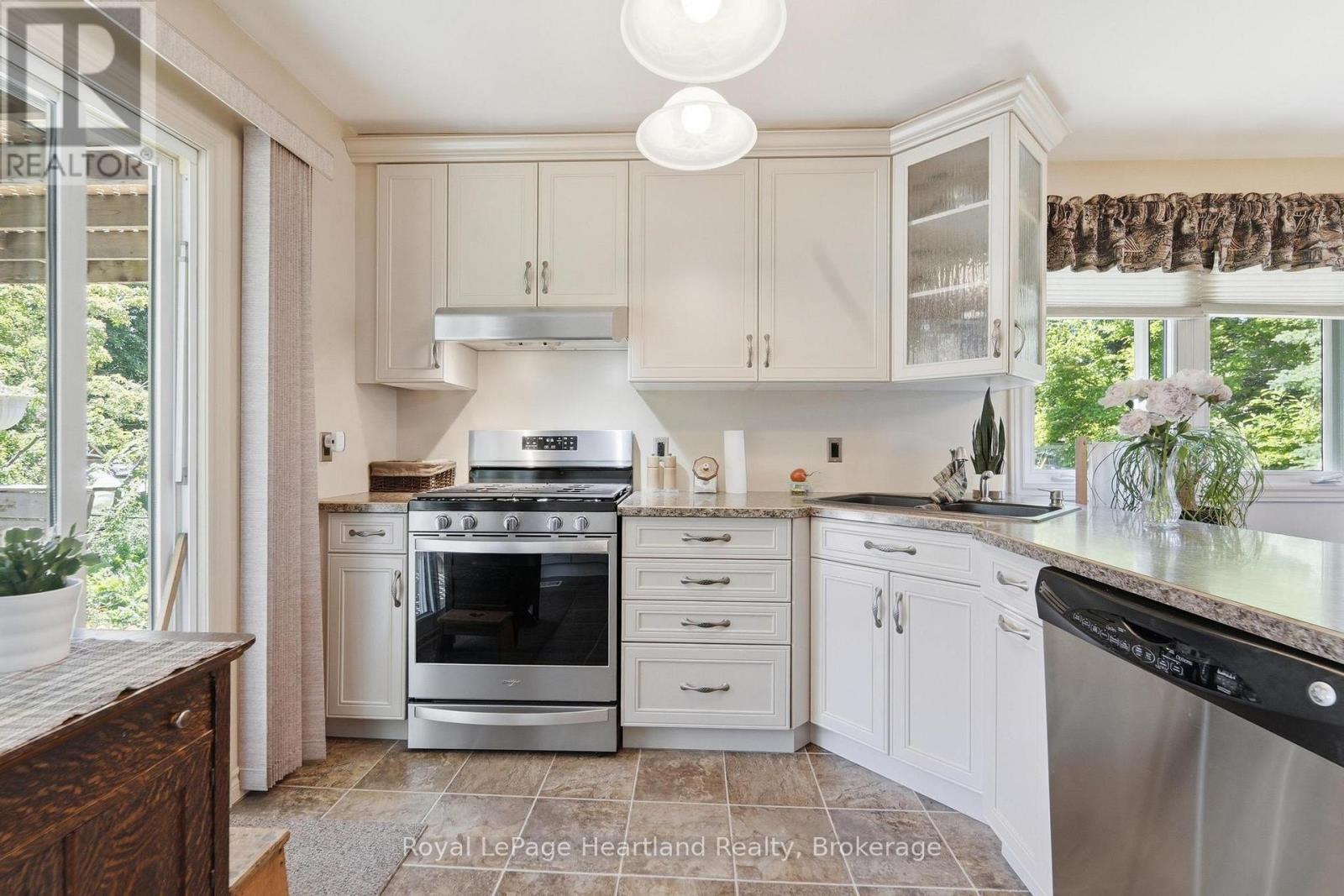 235 HINCKS STREET - Image 11