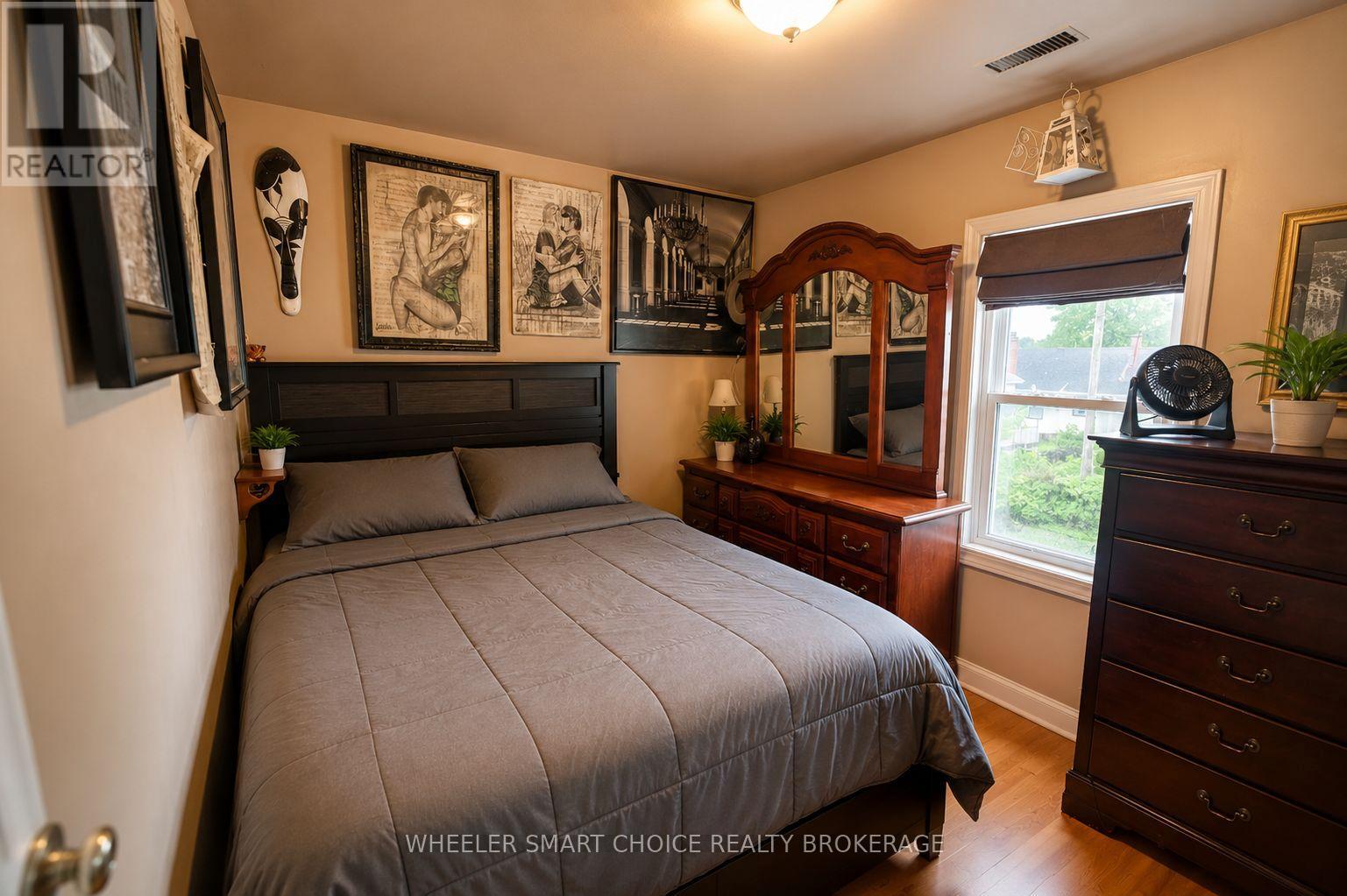 434-436 5TH STREET E - 9
