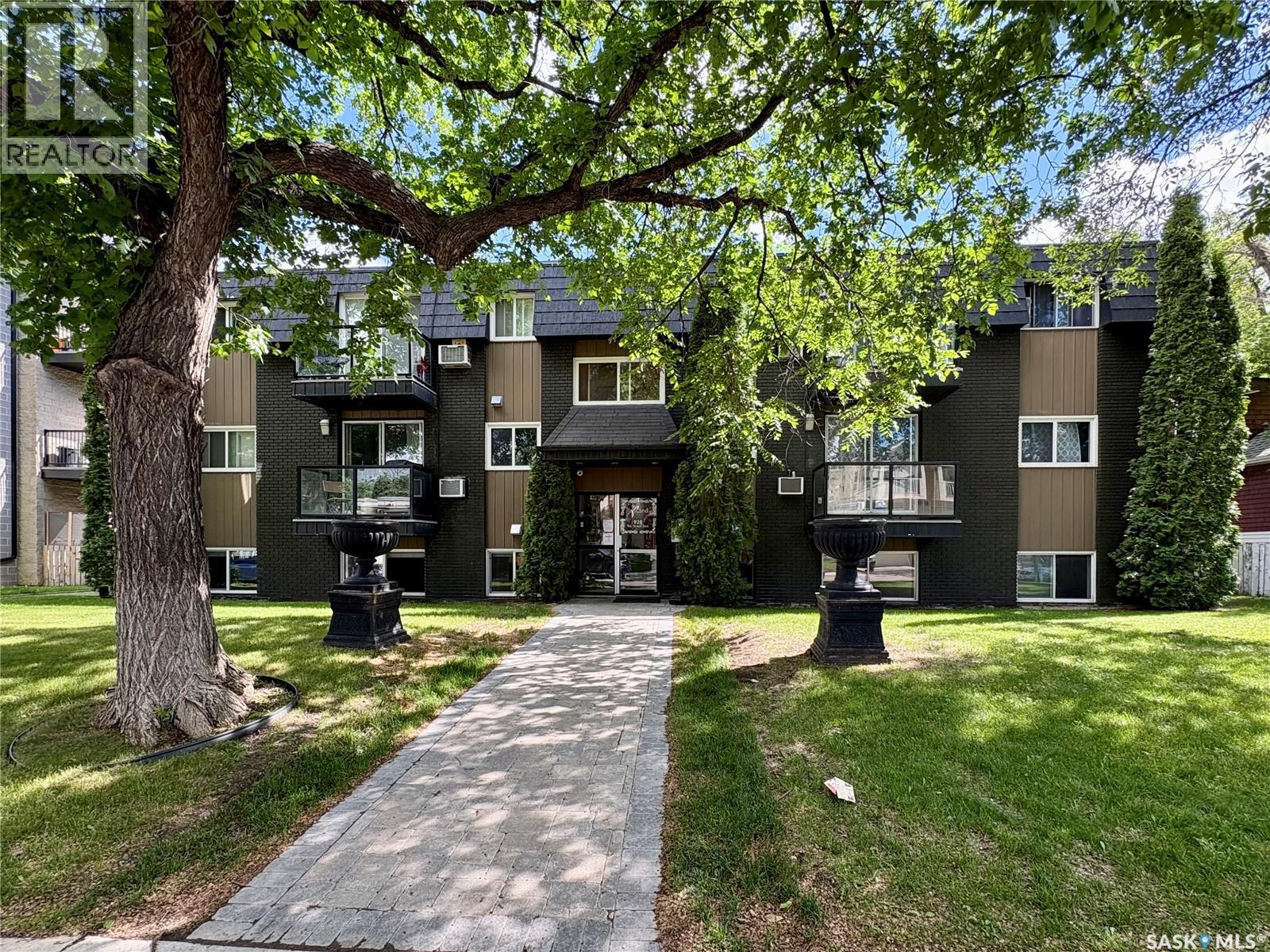 #102 920 9th STREET E - 1